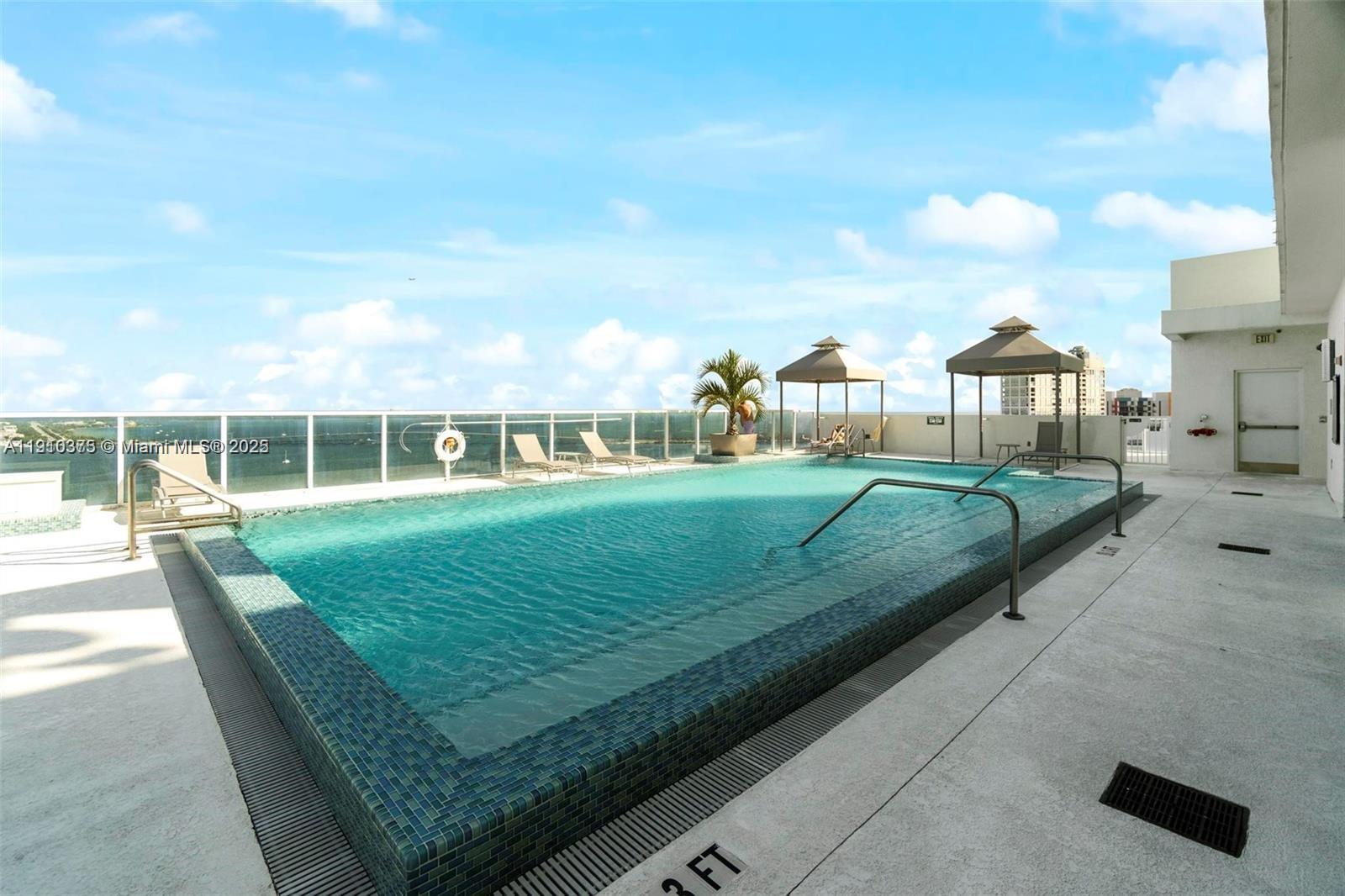 image The Emerald At Brickell24