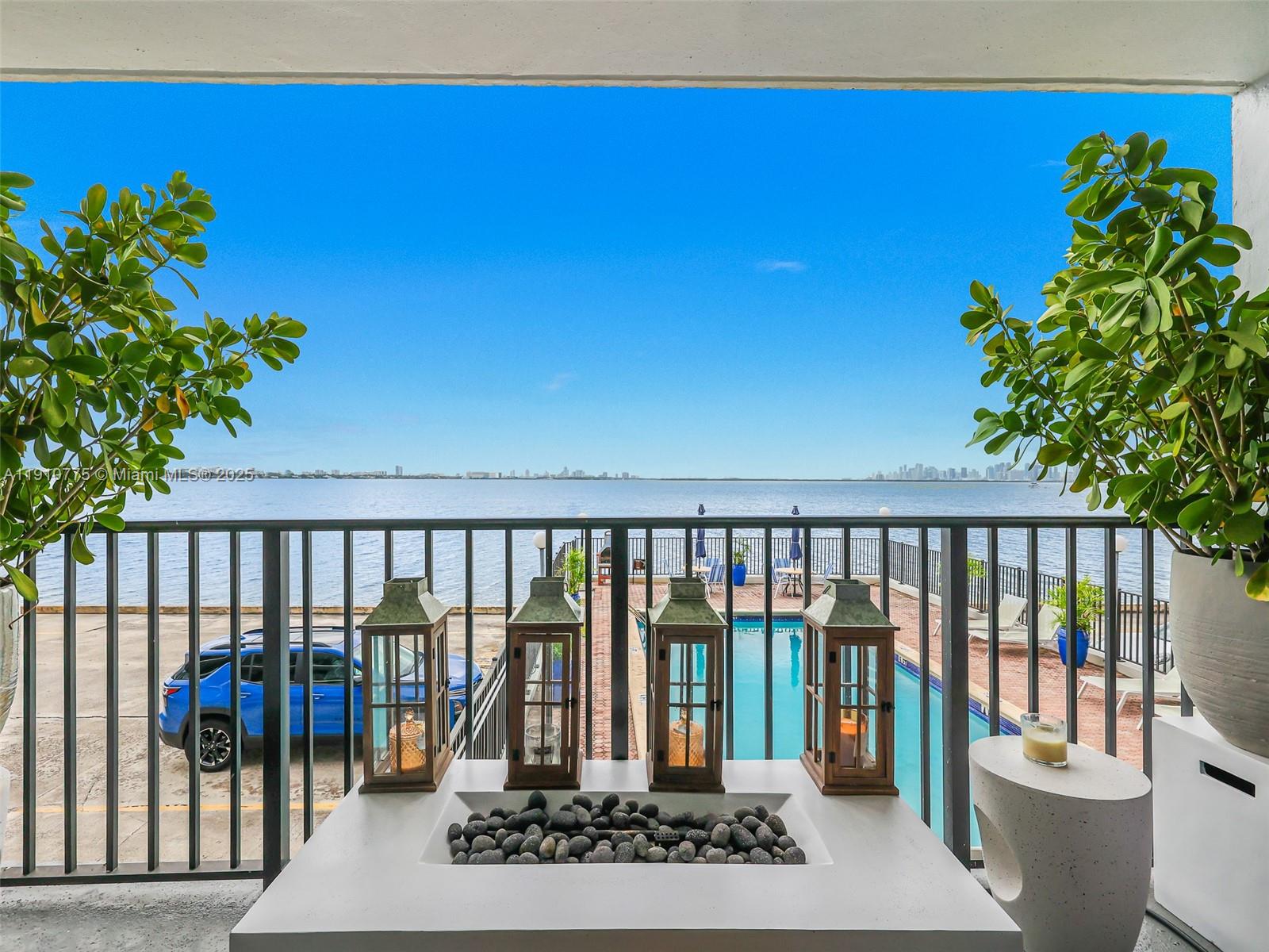 1820 S Treasure Dr #203D