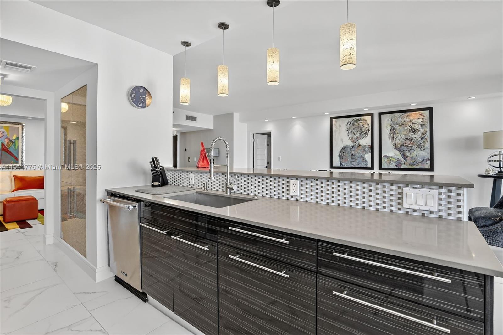 image Hamptons West13