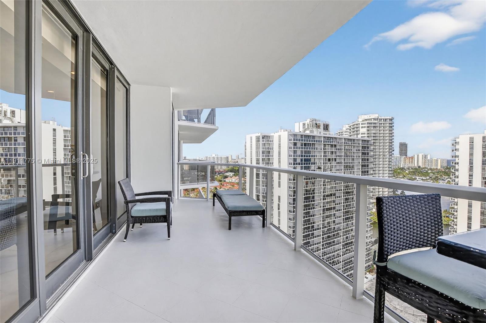 image Hamptons West18