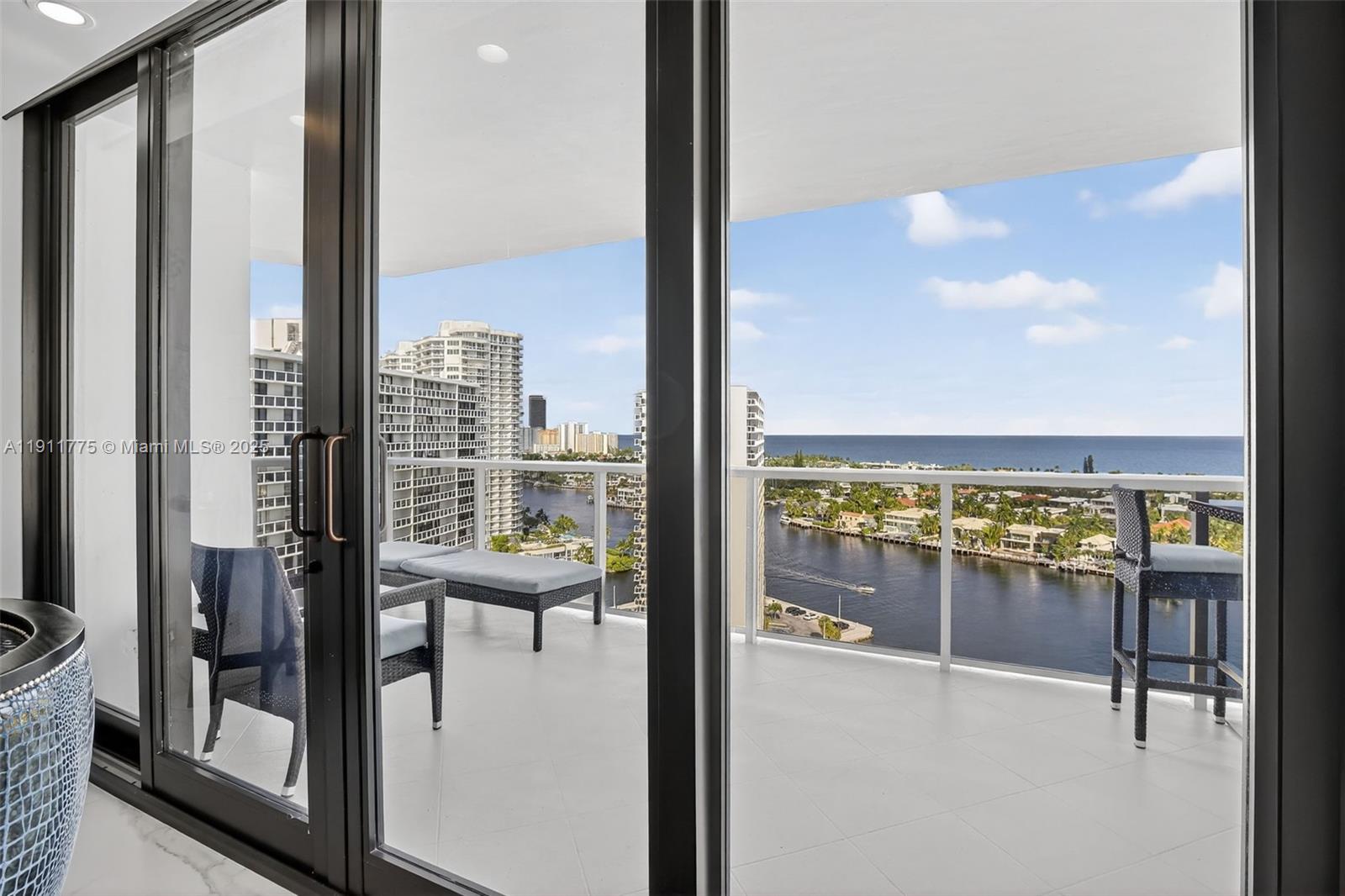 image Hamptons West1