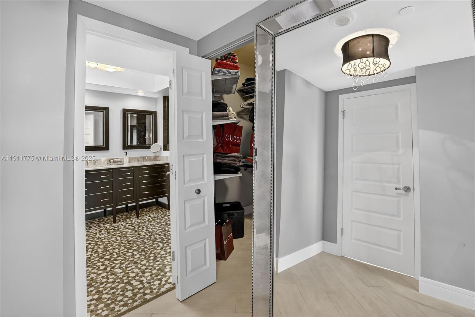 image Hamptons West30