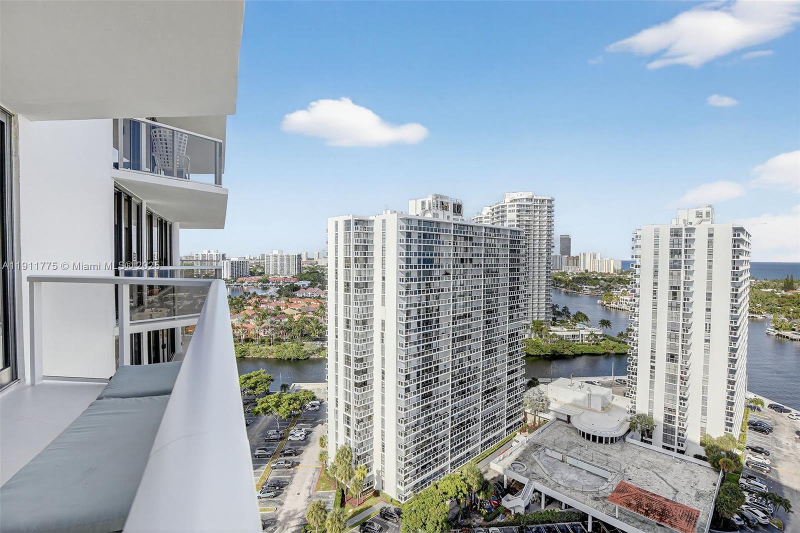 image Hamptons West35