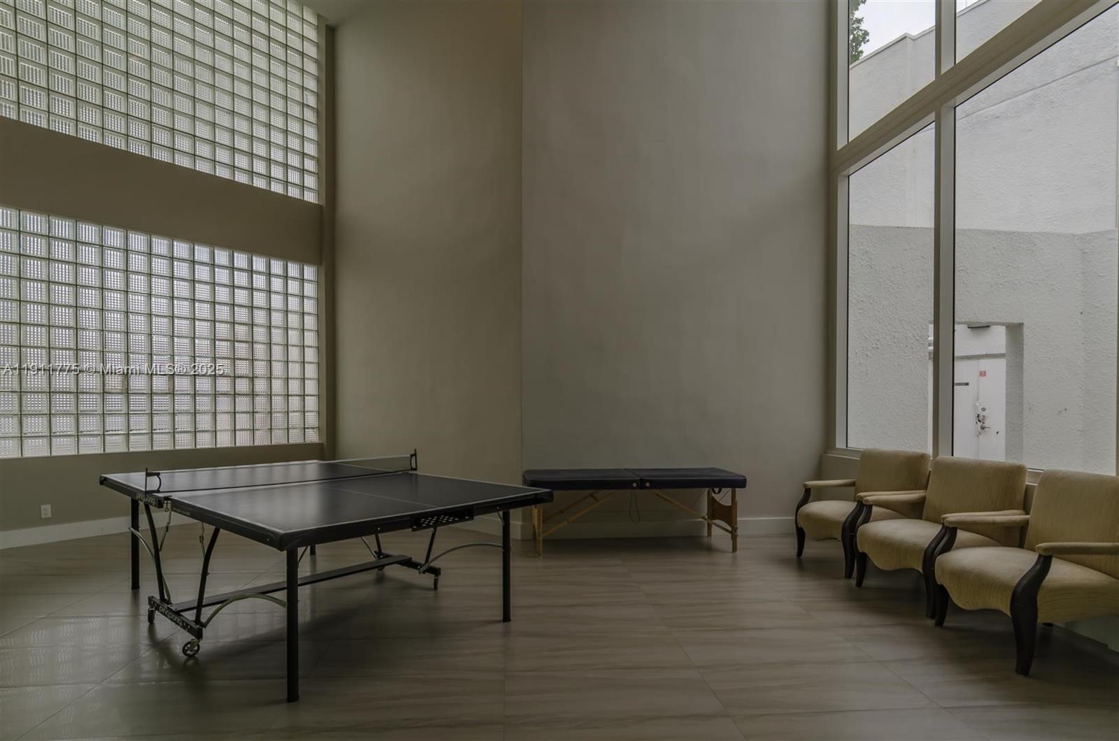 image Hamptons West61