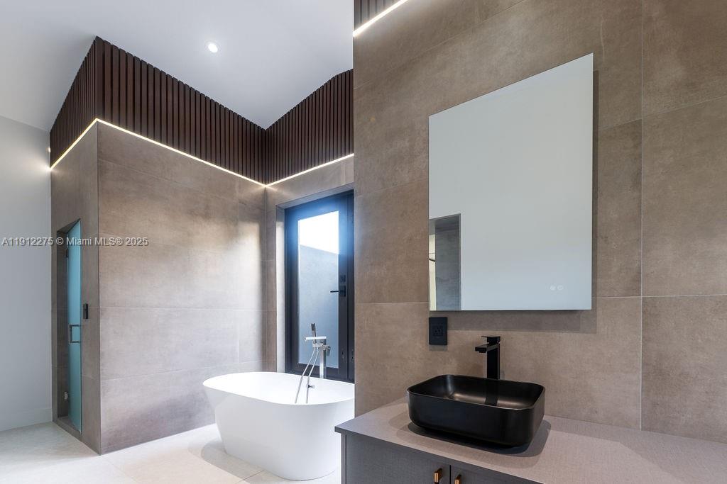 6650 SW 94th Ave Miami, FL 33173