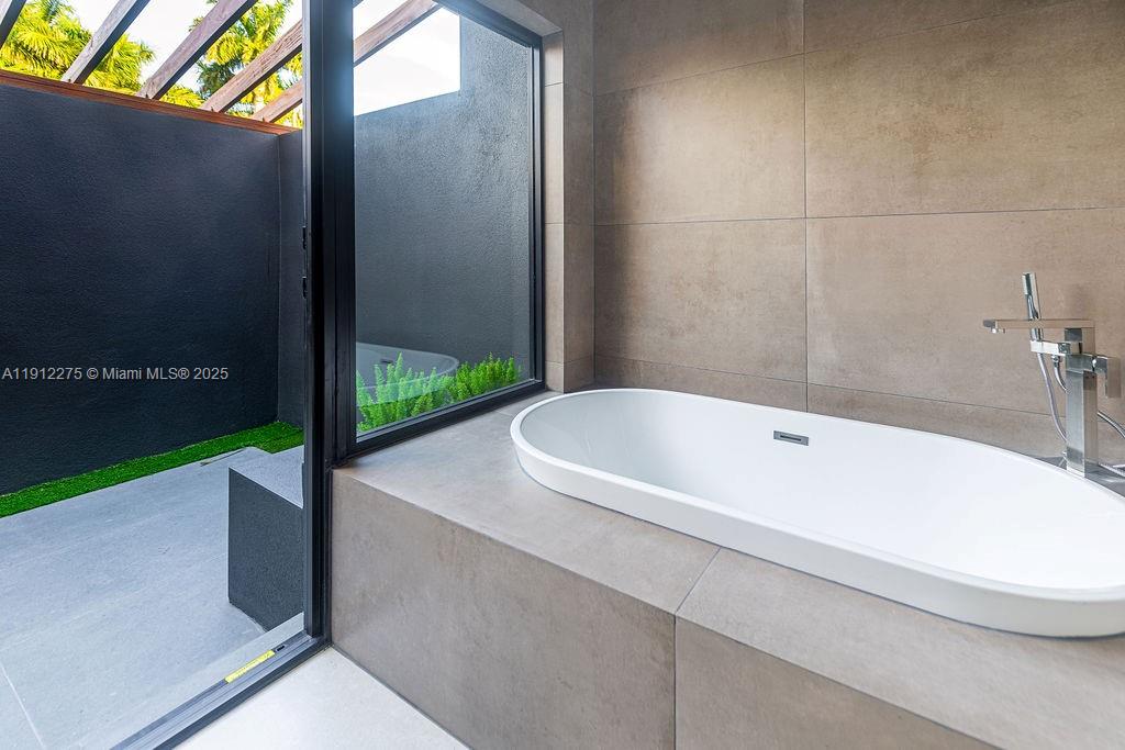 6650 SW 94th Ave Miami, FL 33173