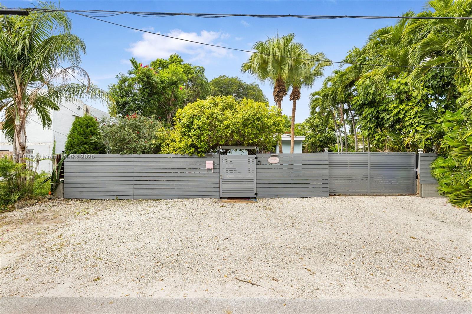 2820 SW 33rd Ct Miami, FL 33133