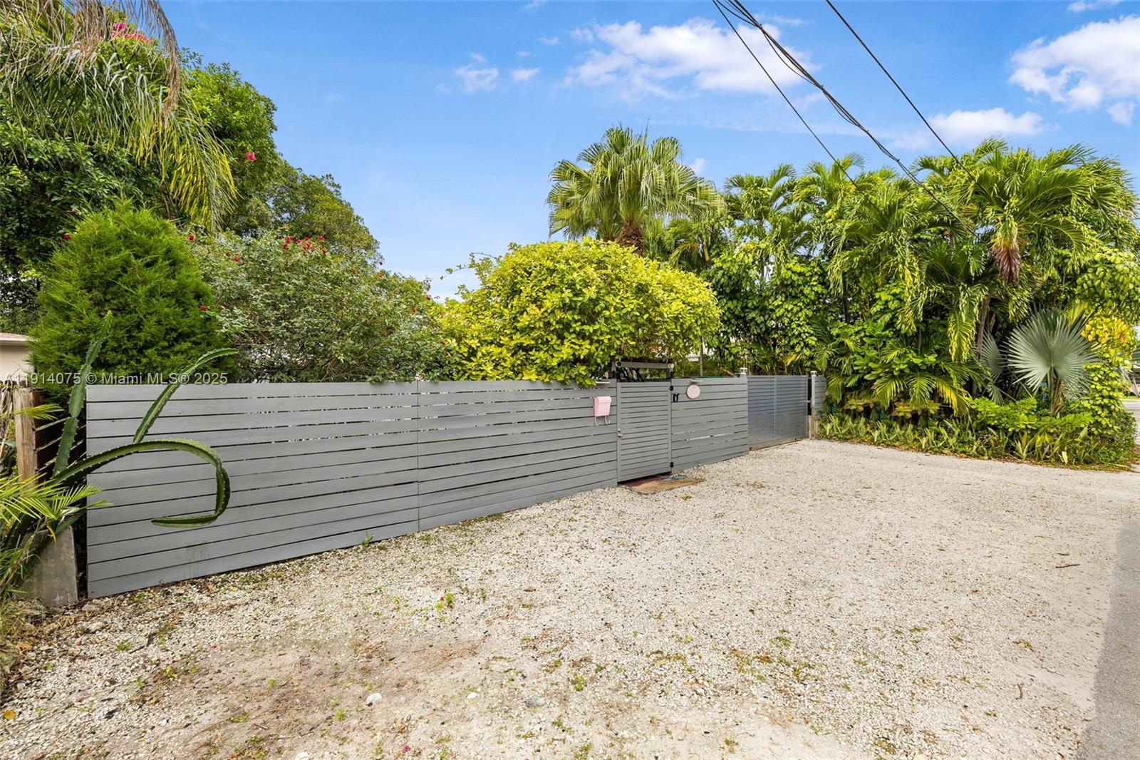 2820 SW 33rd Ct Miami, FL 33133