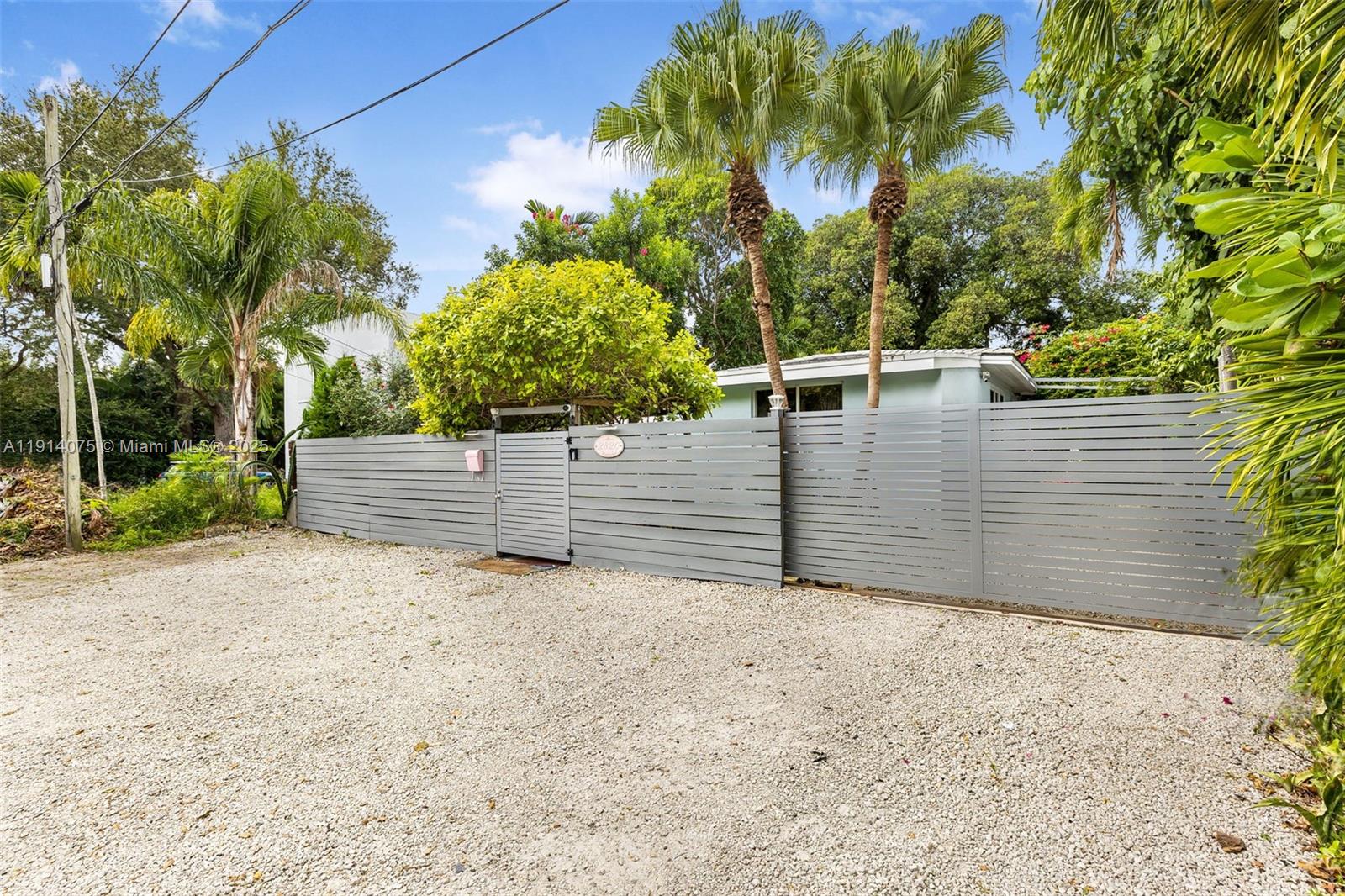 2820 SW 33rd Ct Miami, FL 33133