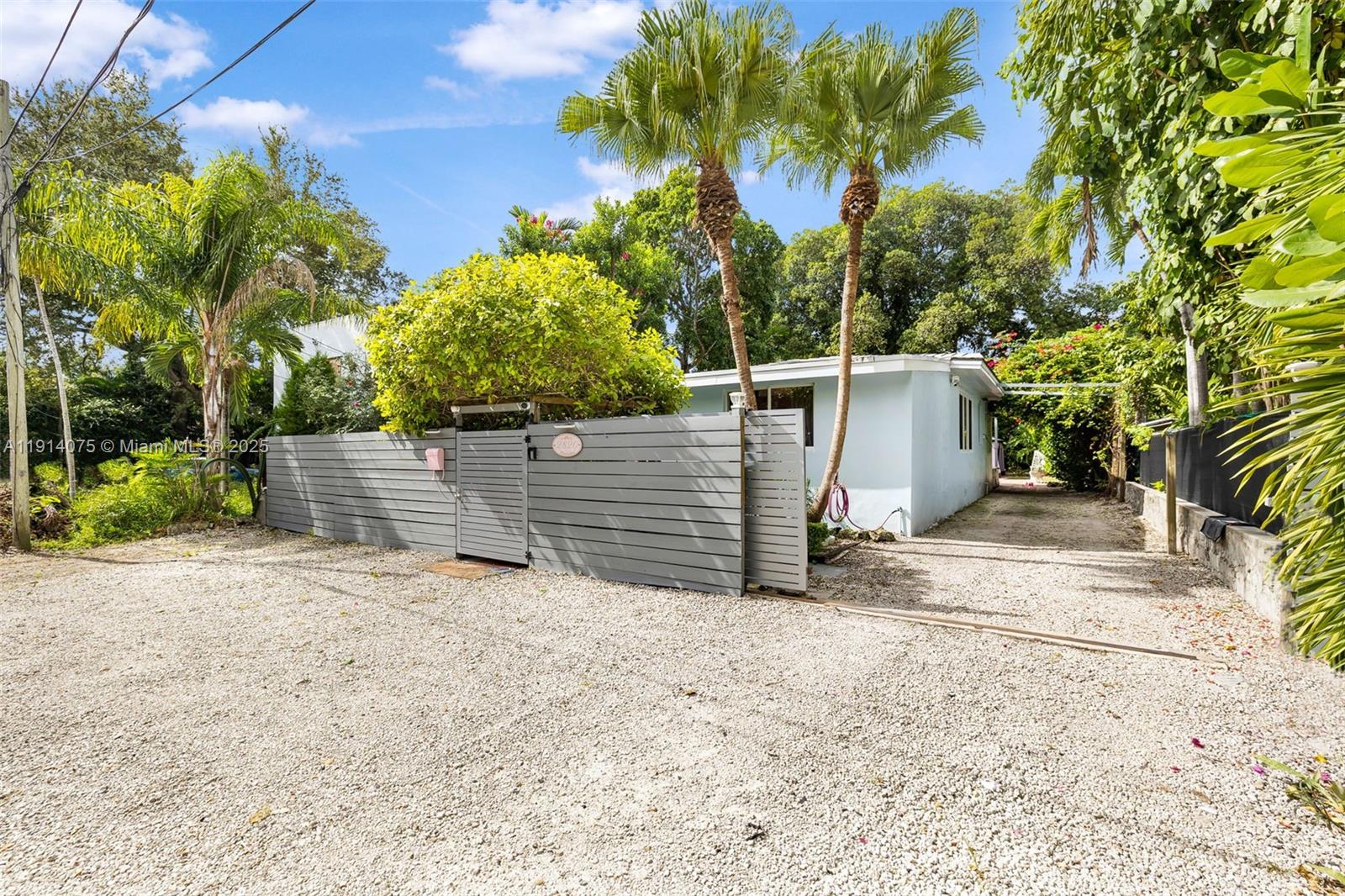 2820 SW 33rd Ct Miami, FL 33133