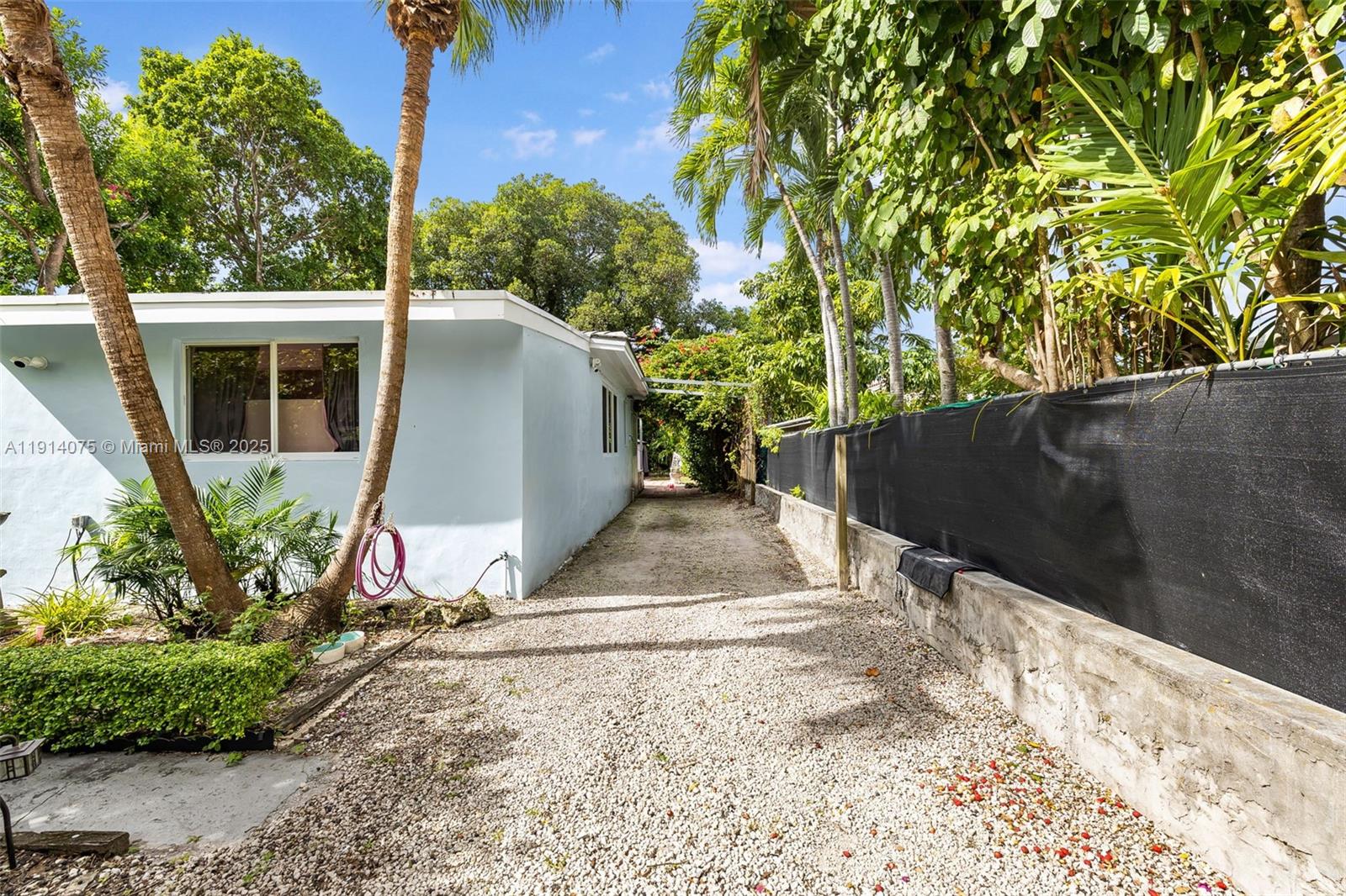 2820 SW 33rd Ct Miami, FL 33133