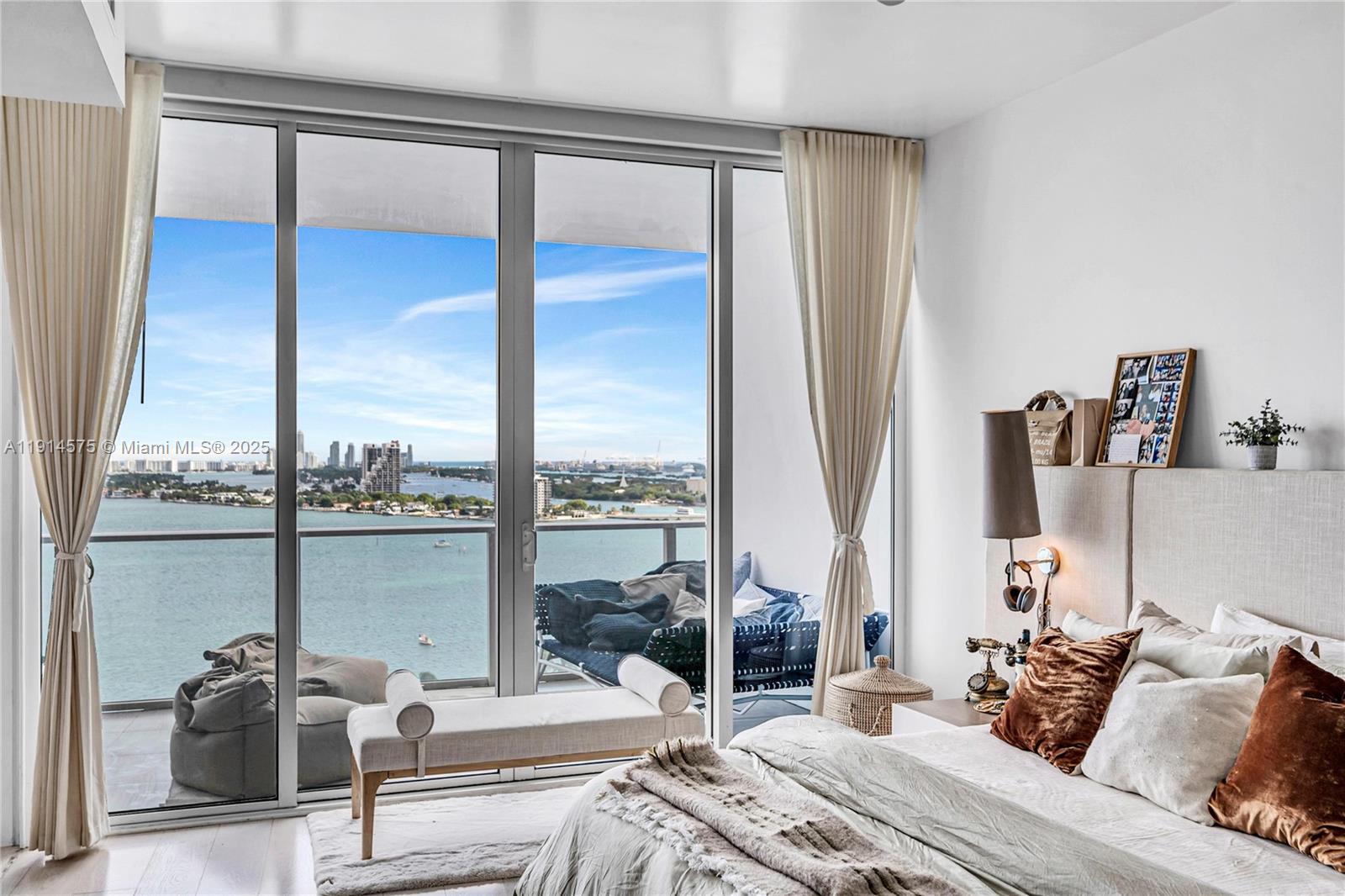 image Paramount Bay Condo20