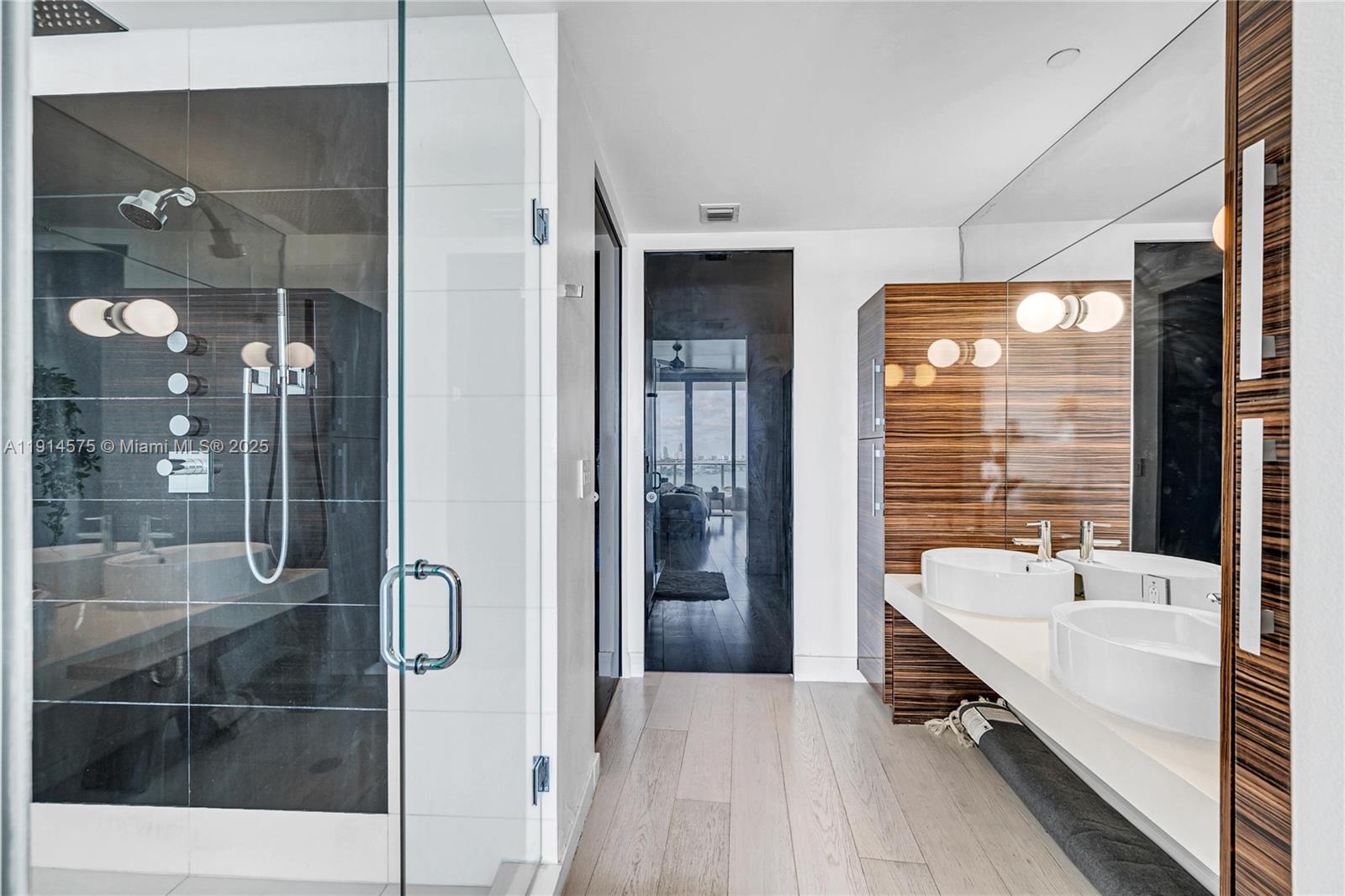 image Paramount Bay Condo24