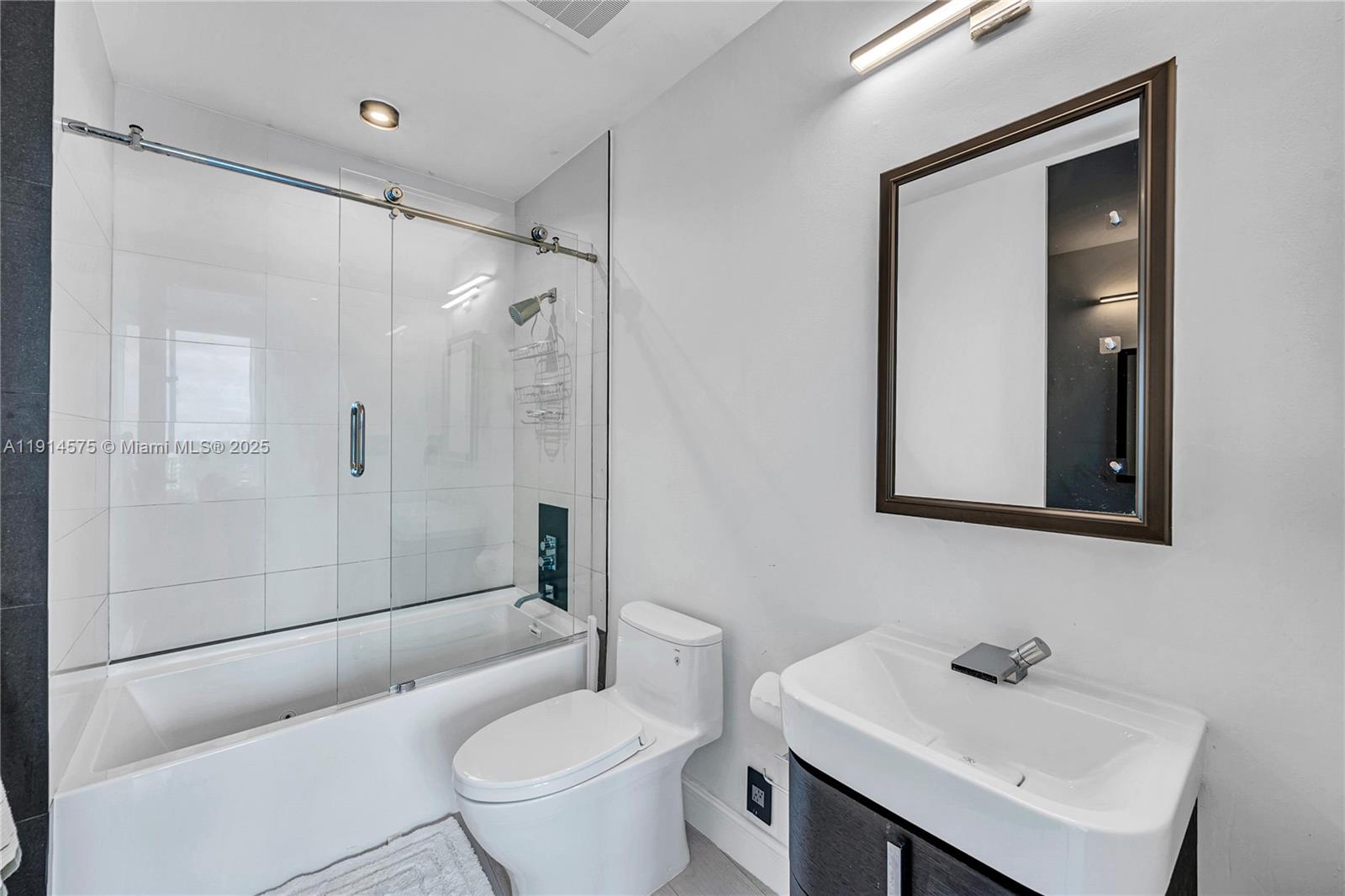 image Paramount Bay Condo27