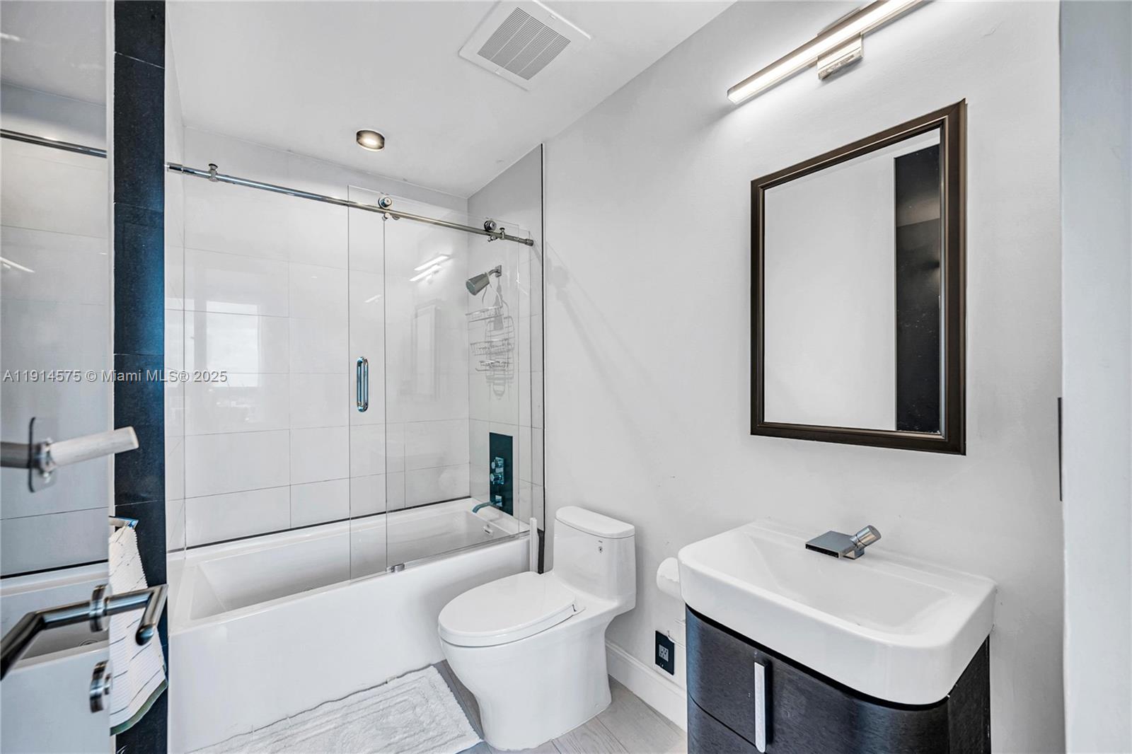 image Paramount Bay Condo31