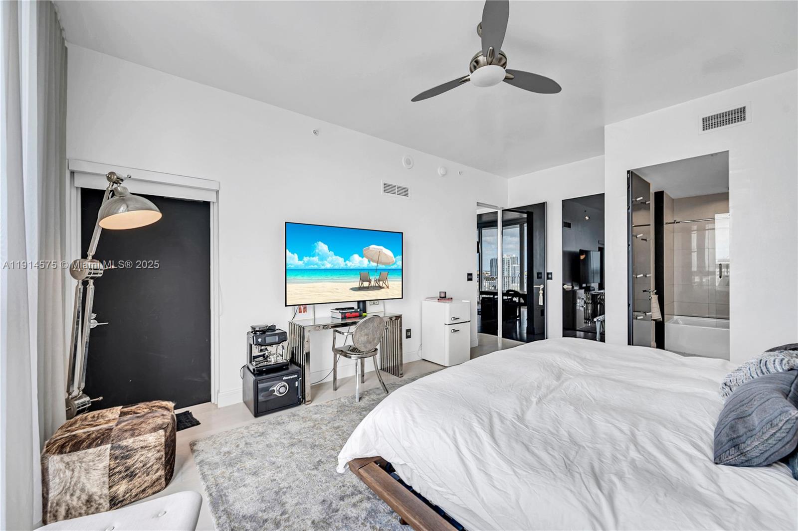 image Paramount Bay Condo34