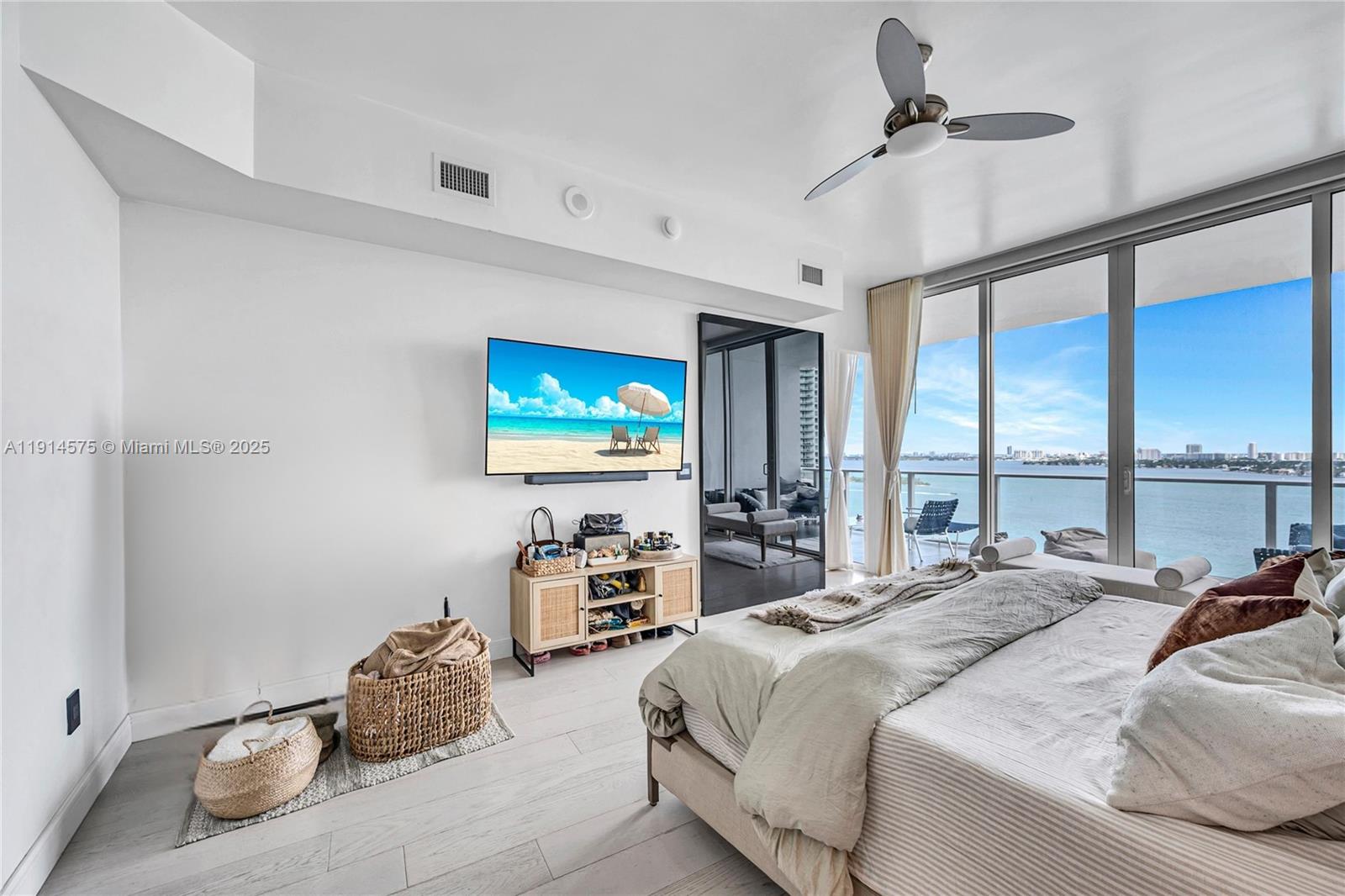 image Paramount Bay Condo5