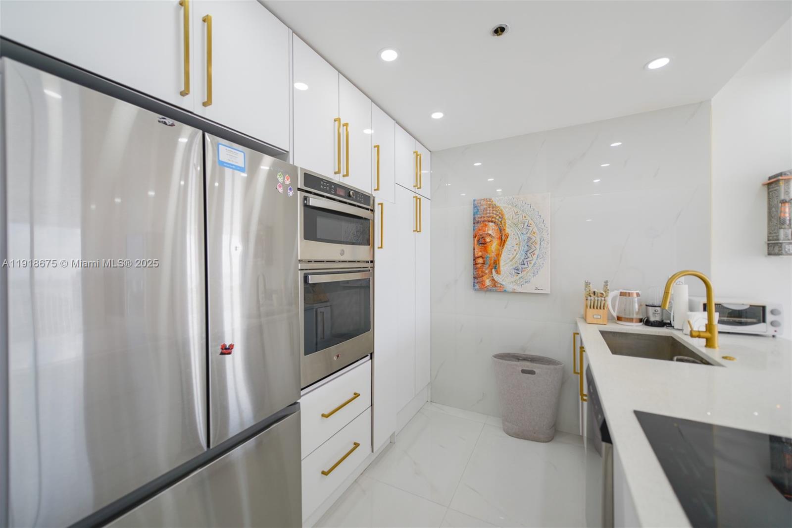 7601 E Treasure Dr #PH103 North Bay Village, FL 33141