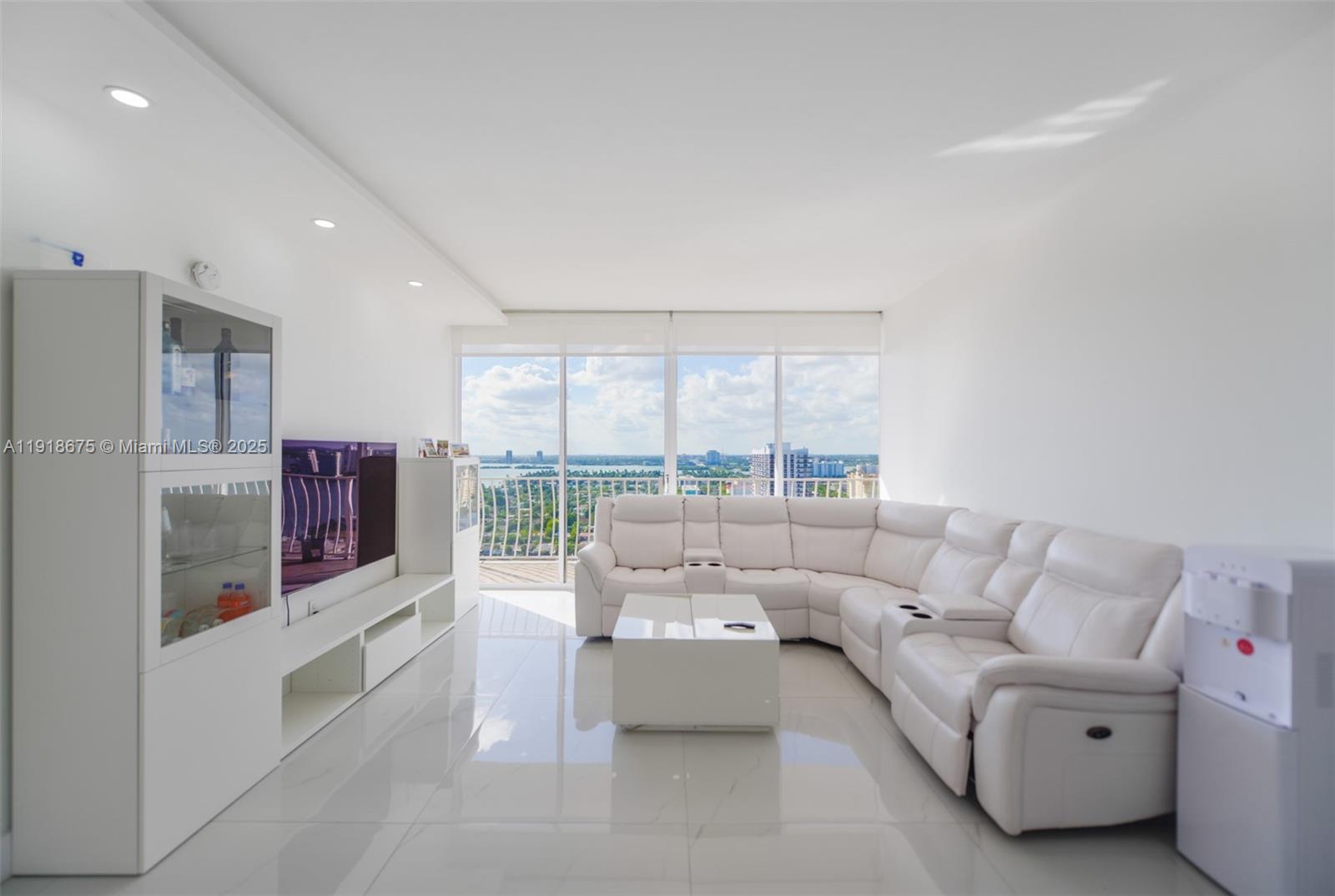 7601 E Treasure Dr #PH103 North Bay Village, FL 33141