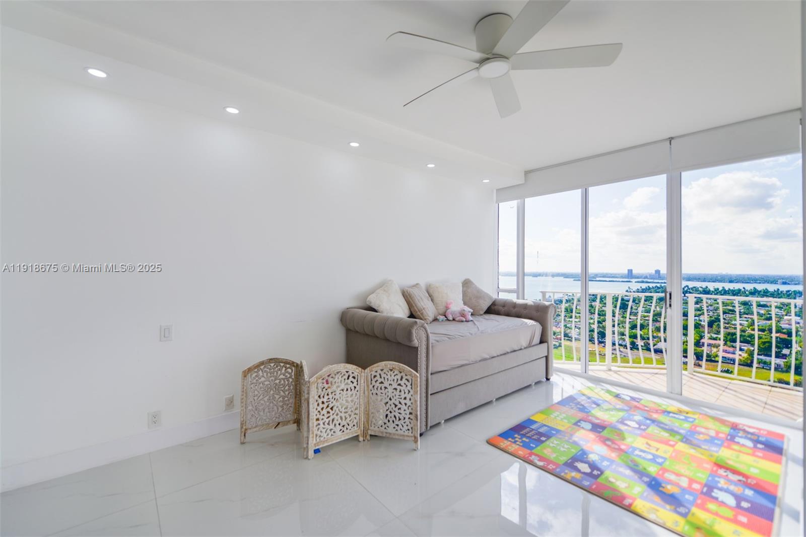 7601 E Treasure Dr #PH103 North Bay Village, FL 33141