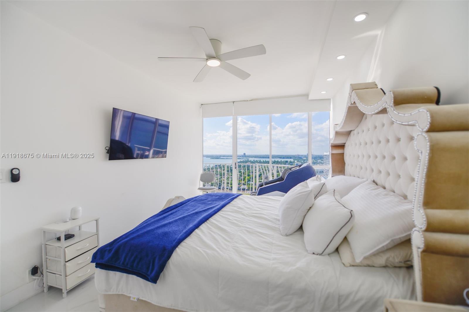 7601 E Treasure Dr #PH103 North Bay Village, FL 33141