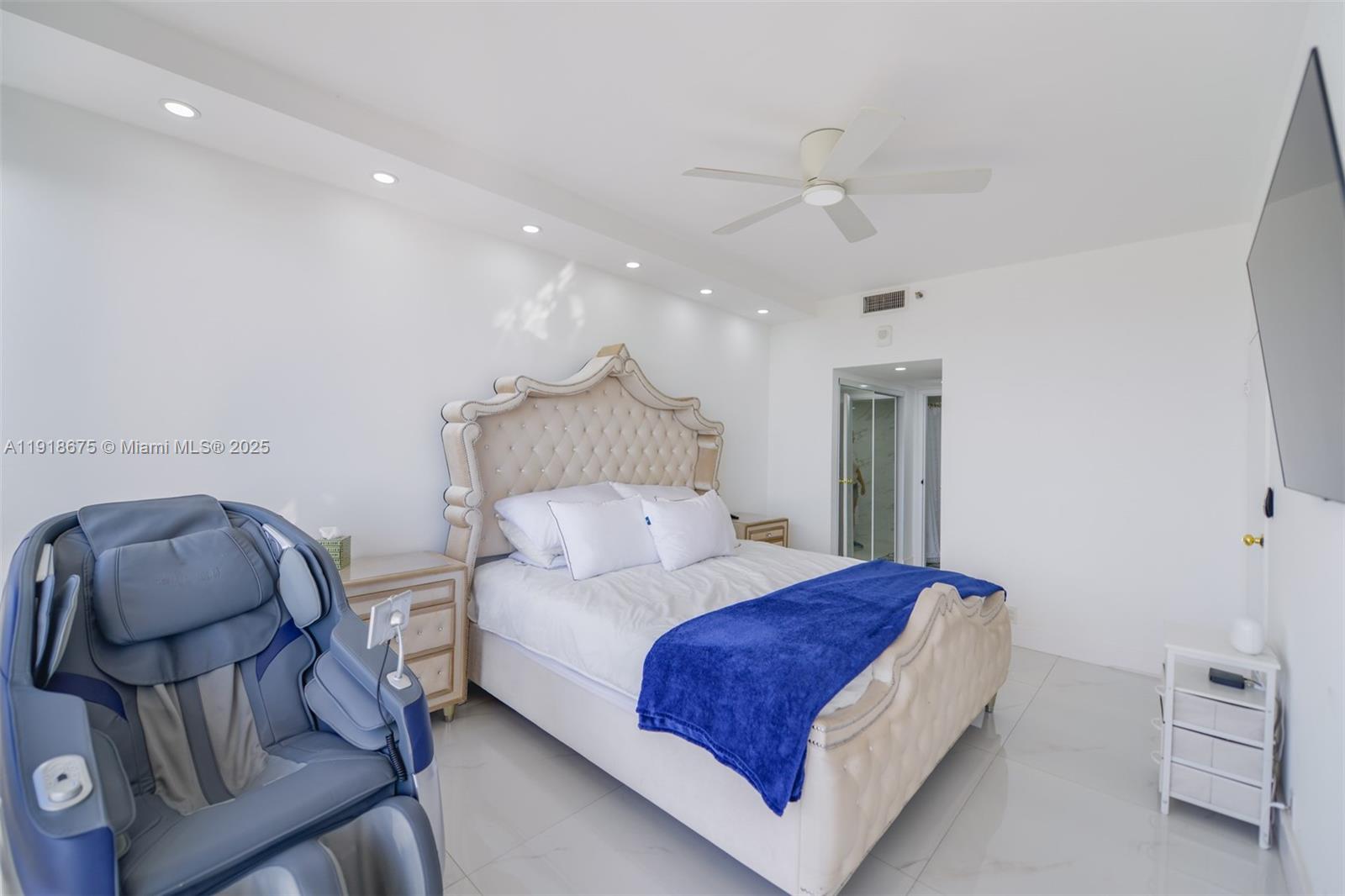 7601 E Treasure Dr #PH103 North Bay Village, FL 33141