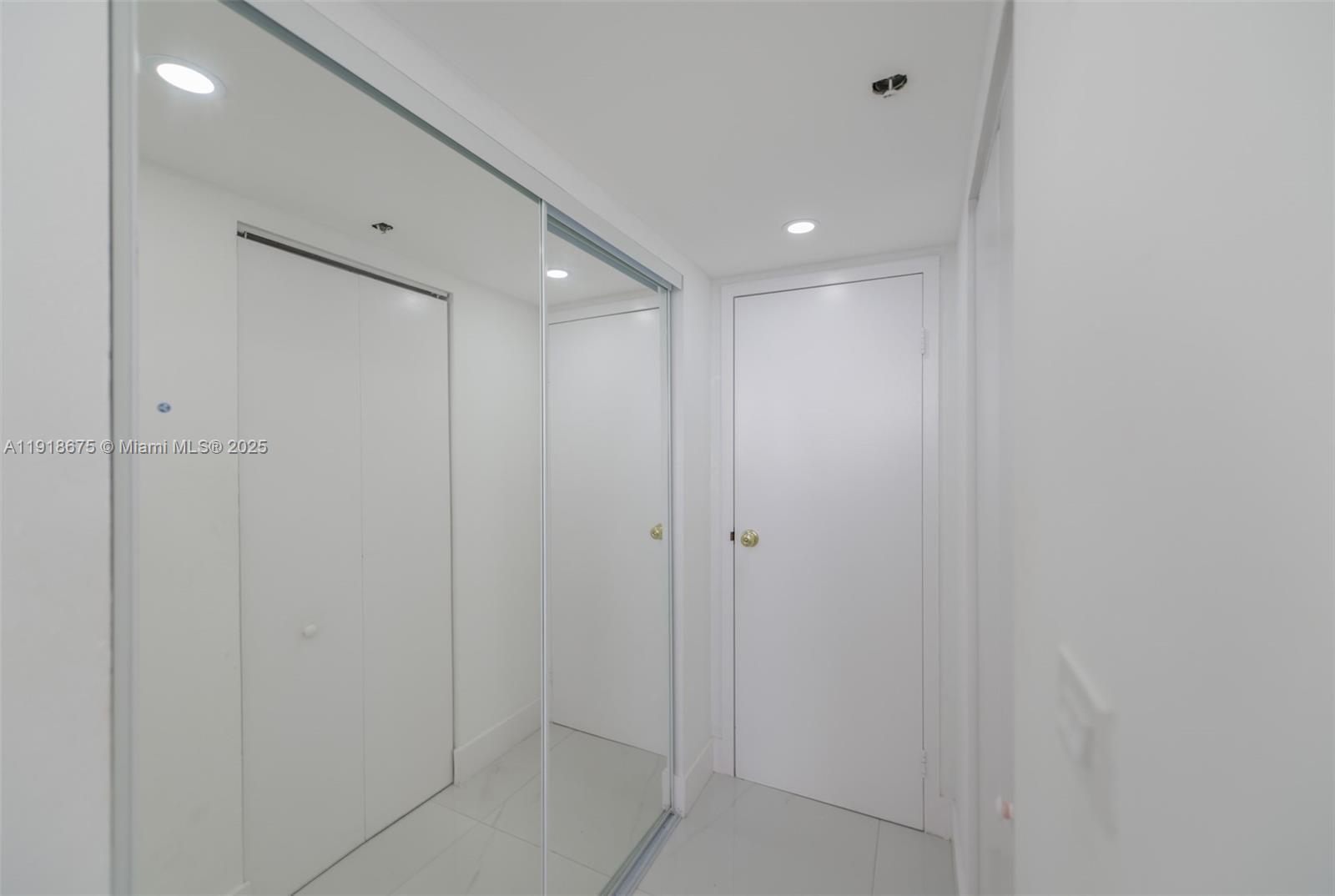 7601 E Treasure Dr #PH103 North Bay Village, FL 33141