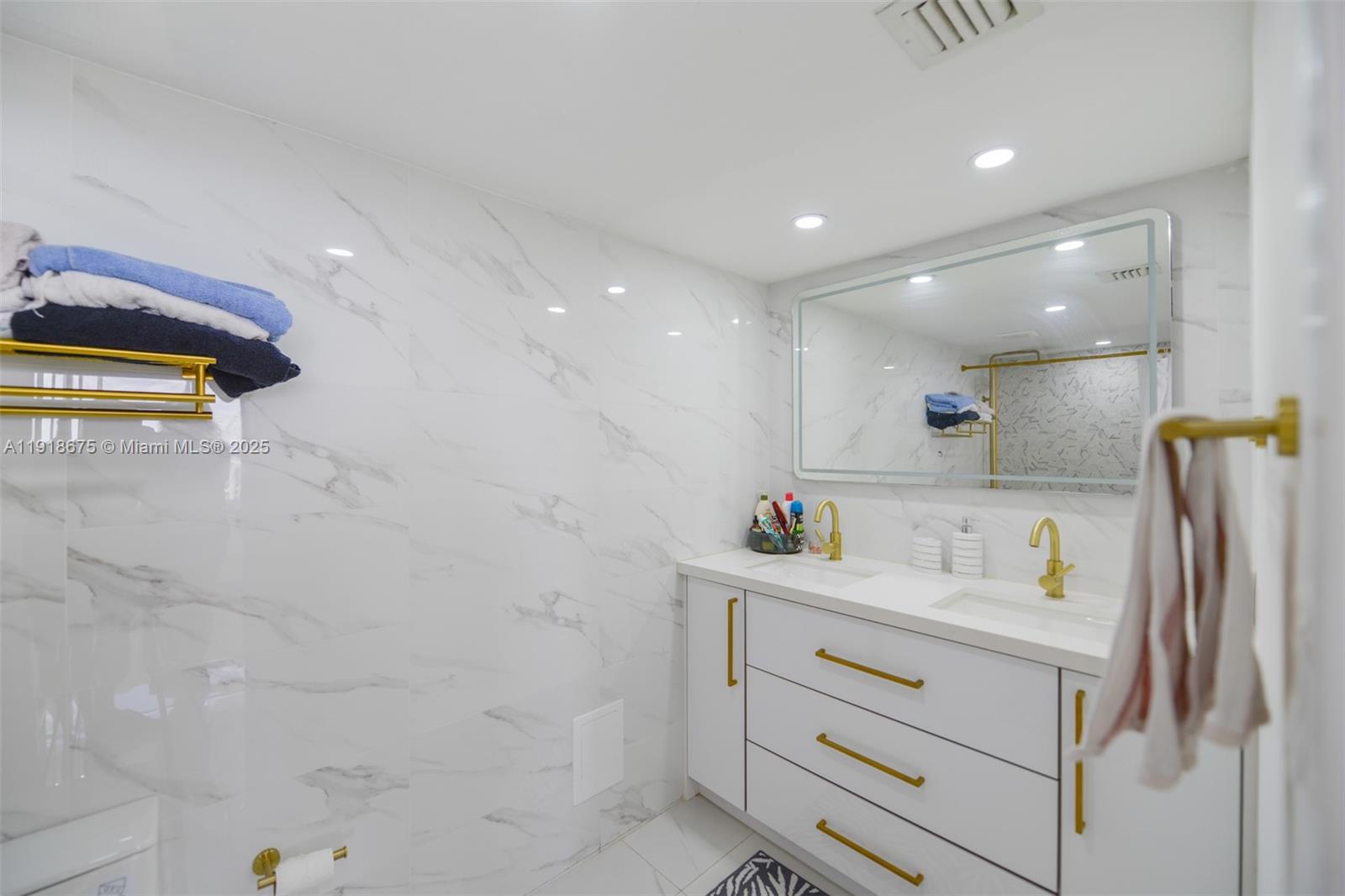 7601 E Treasure Dr #PH103 North Bay Village, FL 33141