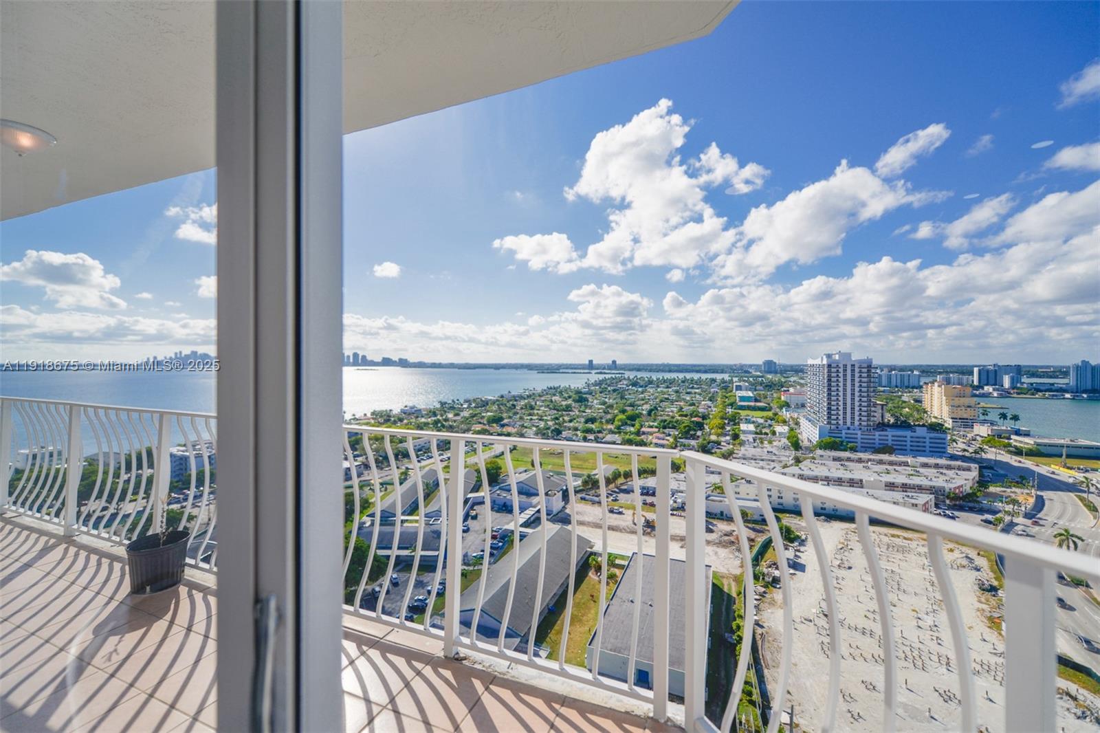 7601 E Treasure Dr #PH103 North Bay Village, FL 33141