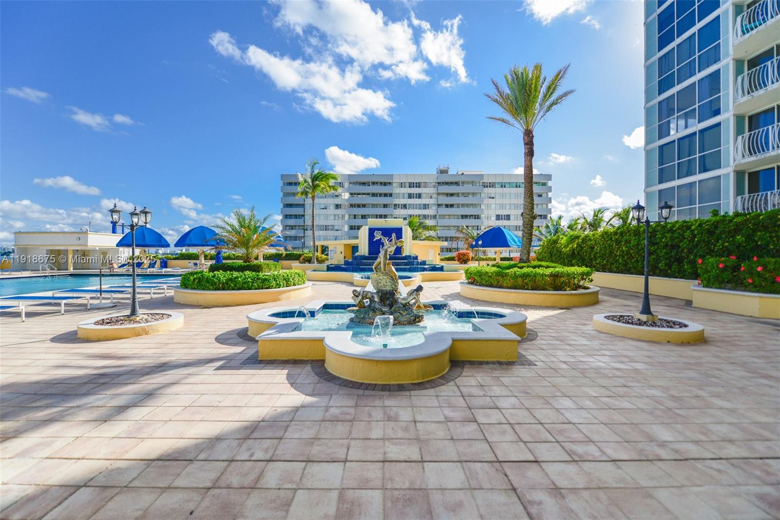 7601 E Treasure Dr #PH103 North Bay Village, FL 33141