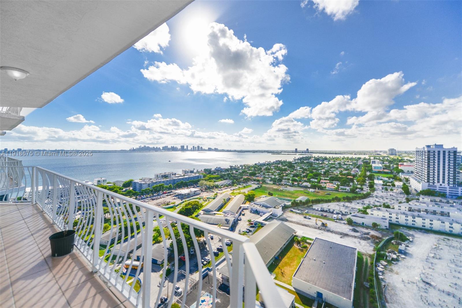 7601 E Treasure Dr #PH103 North Bay Village, FL 33141