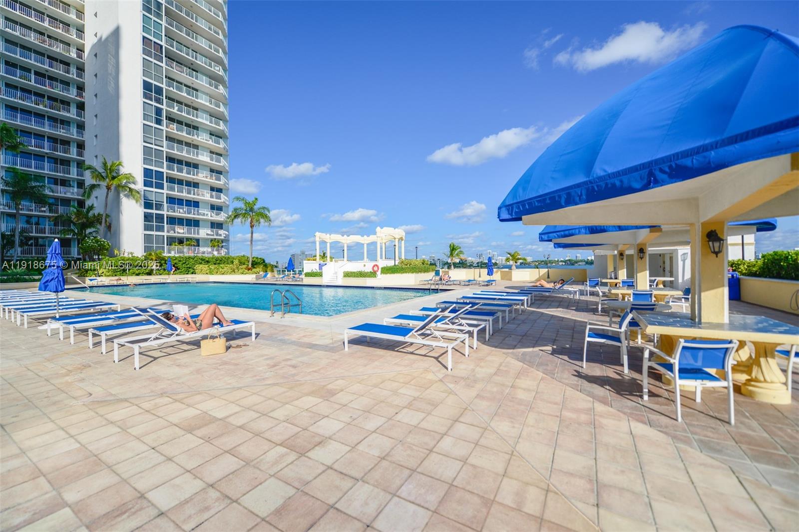 7601 E Treasure Dr #PH103 North Bay Village, FL 33141