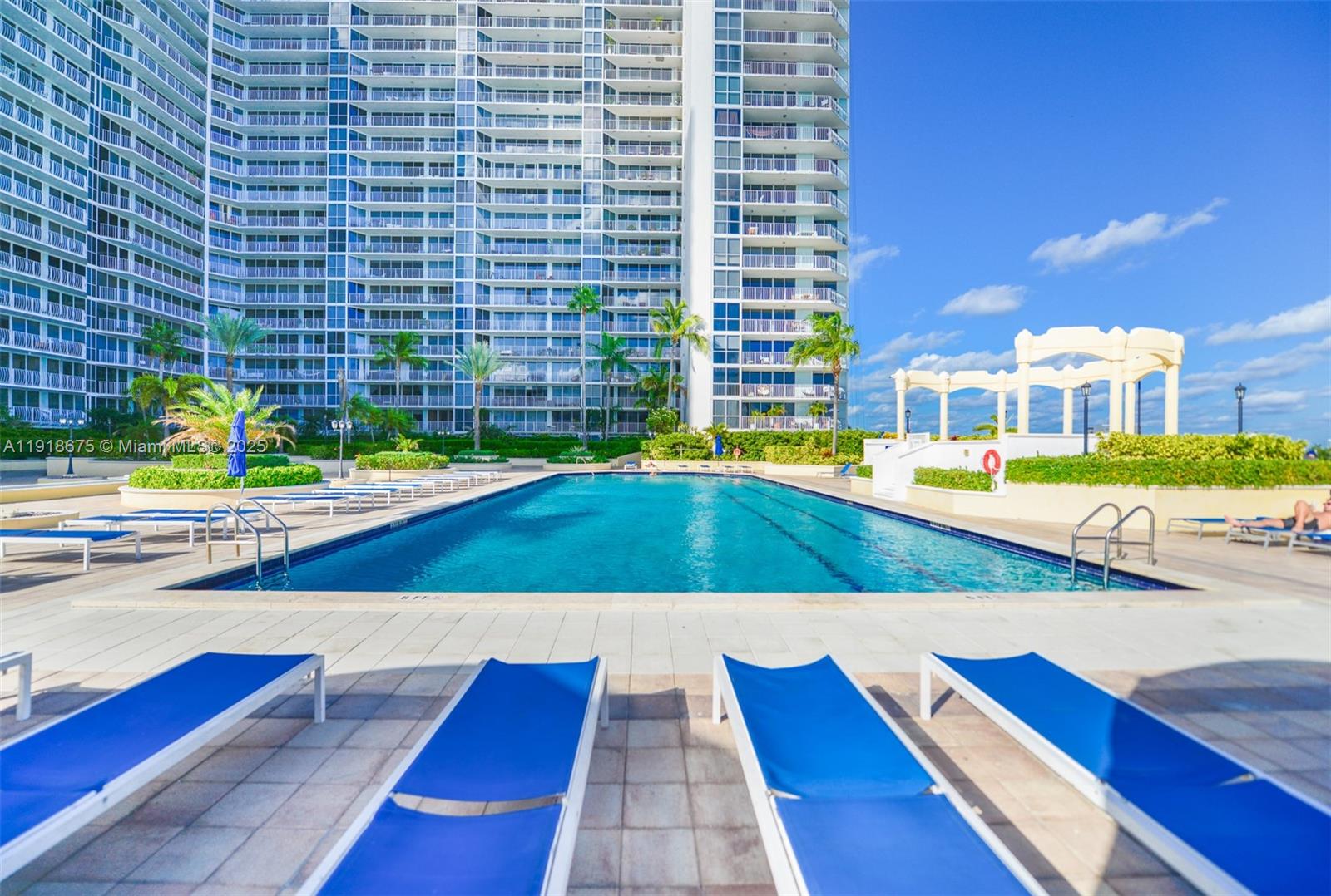 7601 E Treasure Dr #PH103 North Bay Village, FL 33141