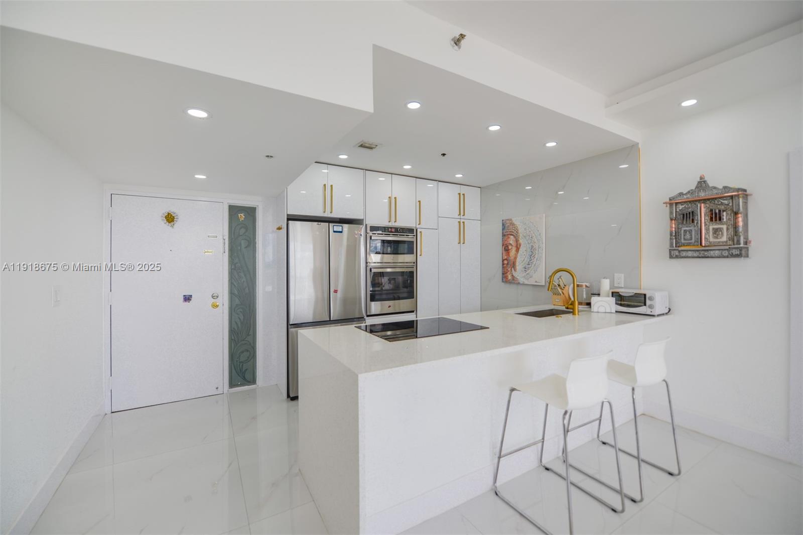 7601 E Treasure Dr #PH103 North Bay Village, FL 33141