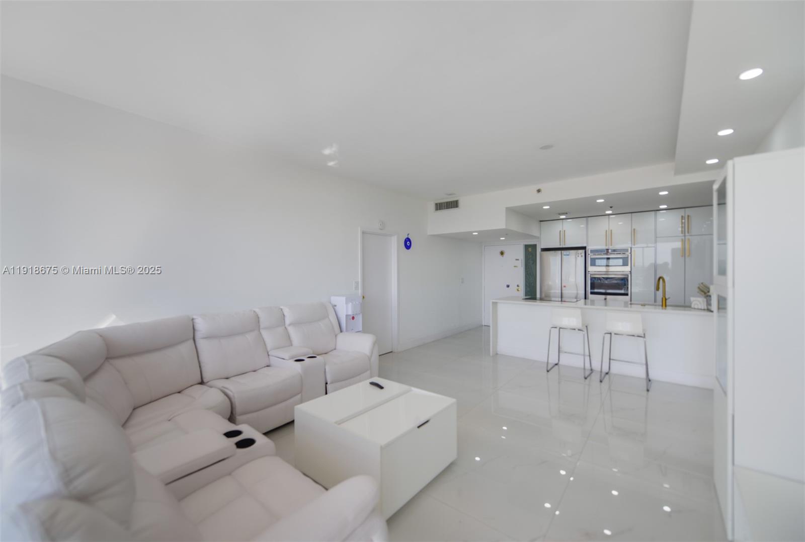 7601 E Treasure Dr #PH103 North Bay Village, FL 33141