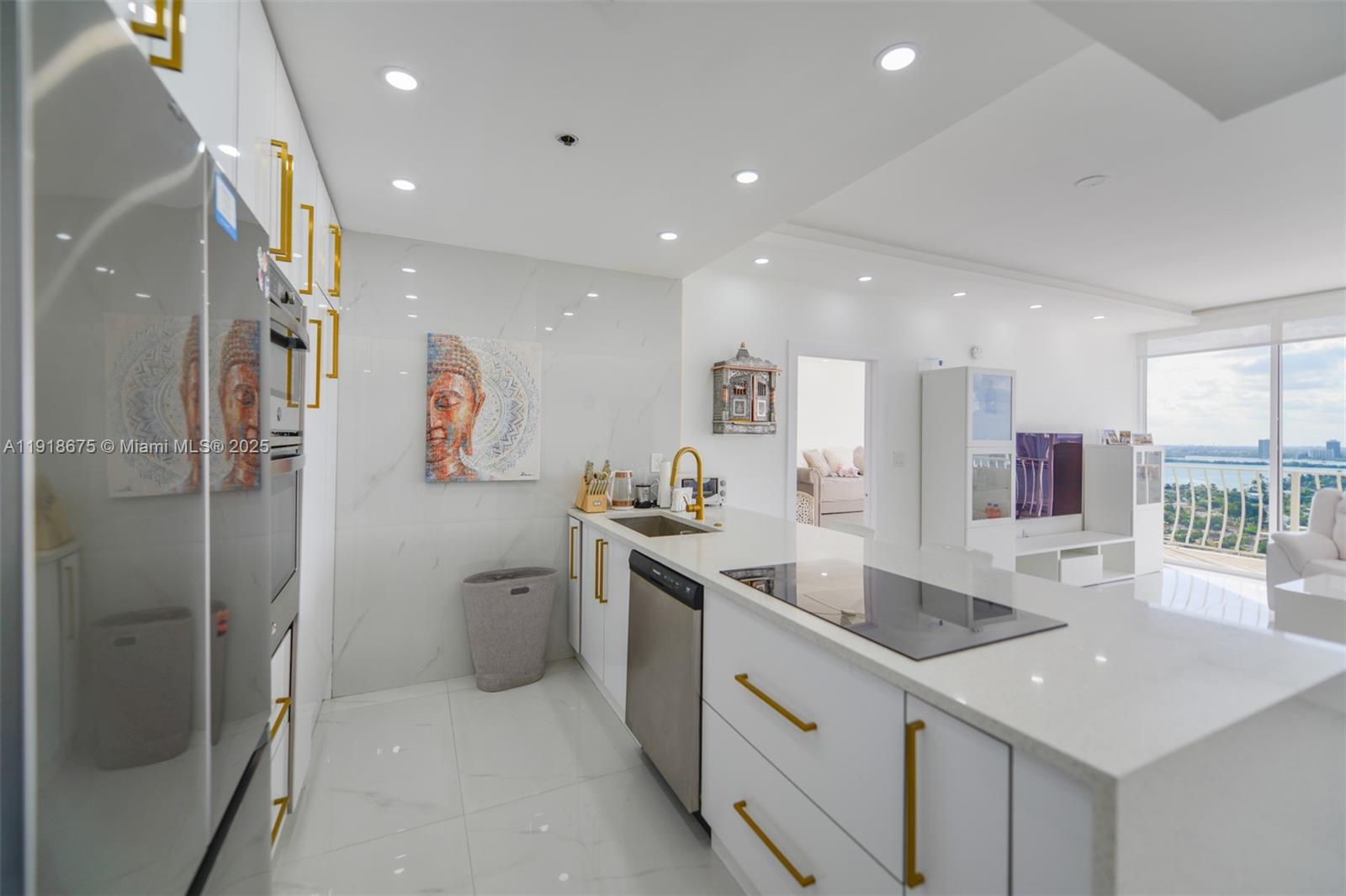 7601 E Treasure Dr #PH103 North Bay Village, FL 33141