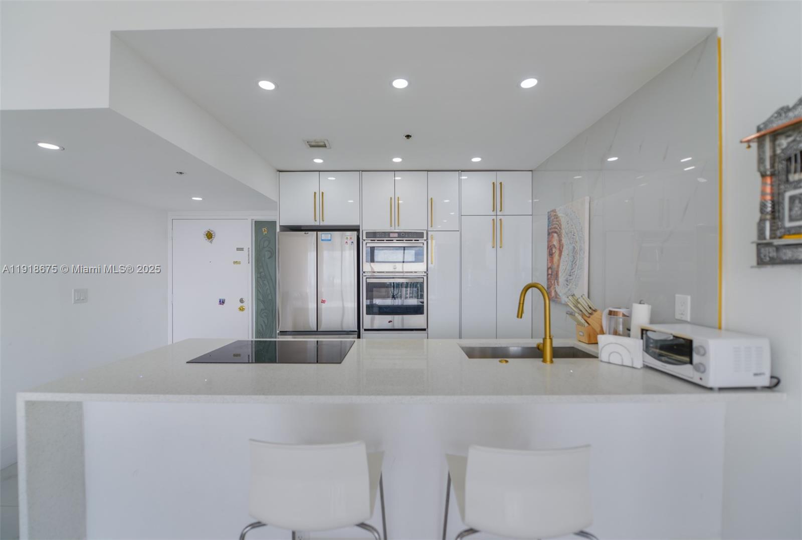 7601 E Treasure Dr #PH103 North Bay Village, FL 33141