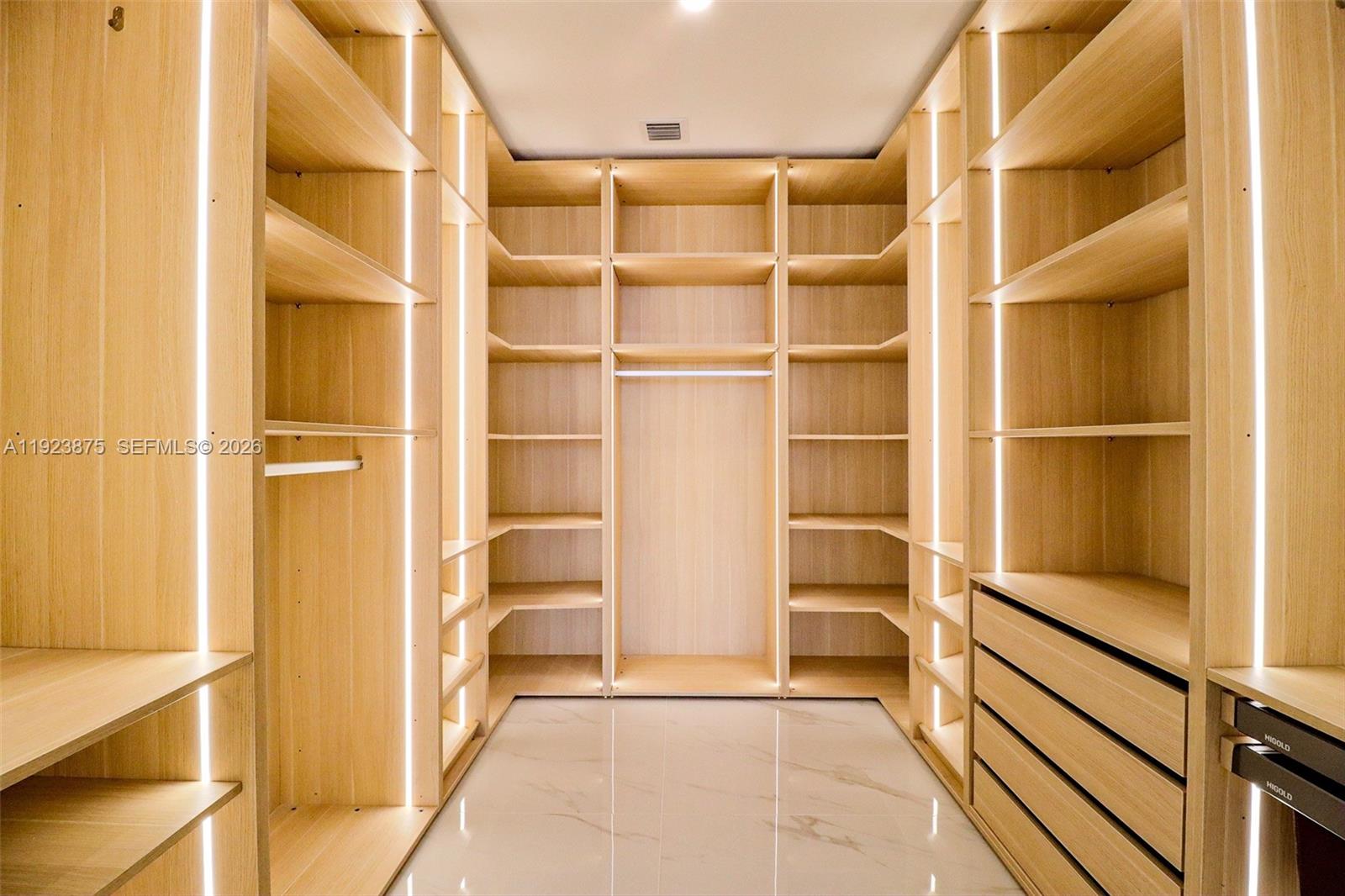 700 NE 24th St #4201 Miami, FL 33137