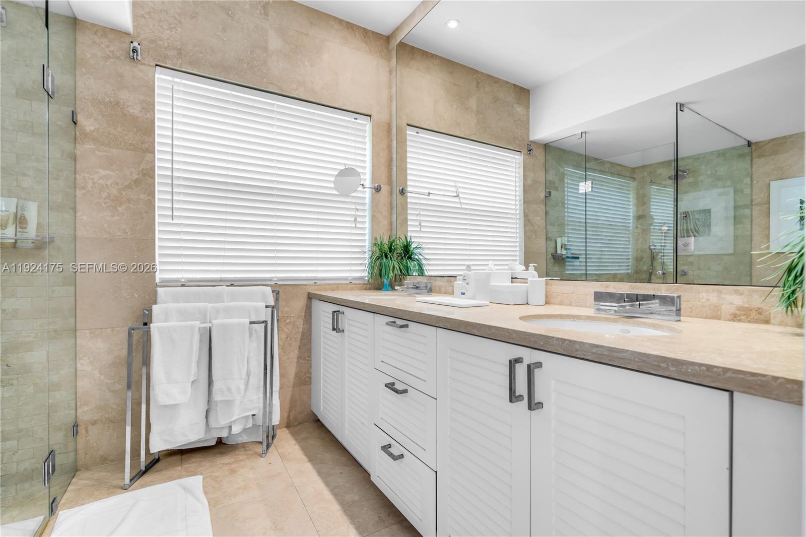 591 N Mashta Dr Key Biscayne, FL 33149