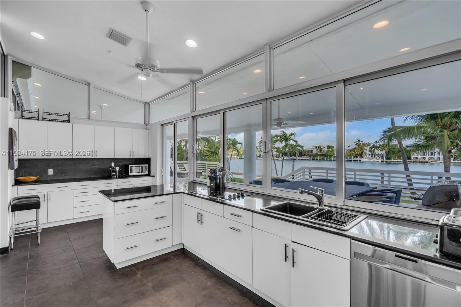 591 N Mashta Dr Key Biscayne, FL 33149