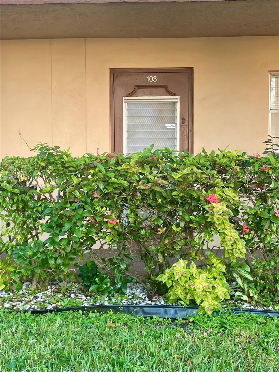 9261 Sunrise Lks Blvd #103