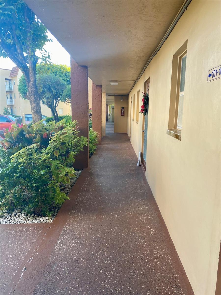 9261 Sunrise Lks Blvd #103 Sunrise, FL 33322