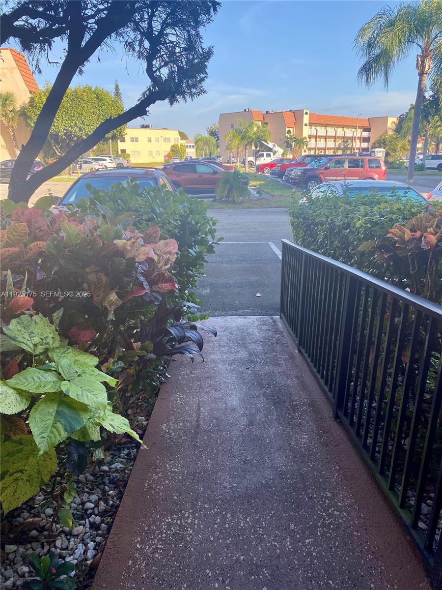 9261 Sunrise Lks Blvd #103 Sunrise, FL 33322