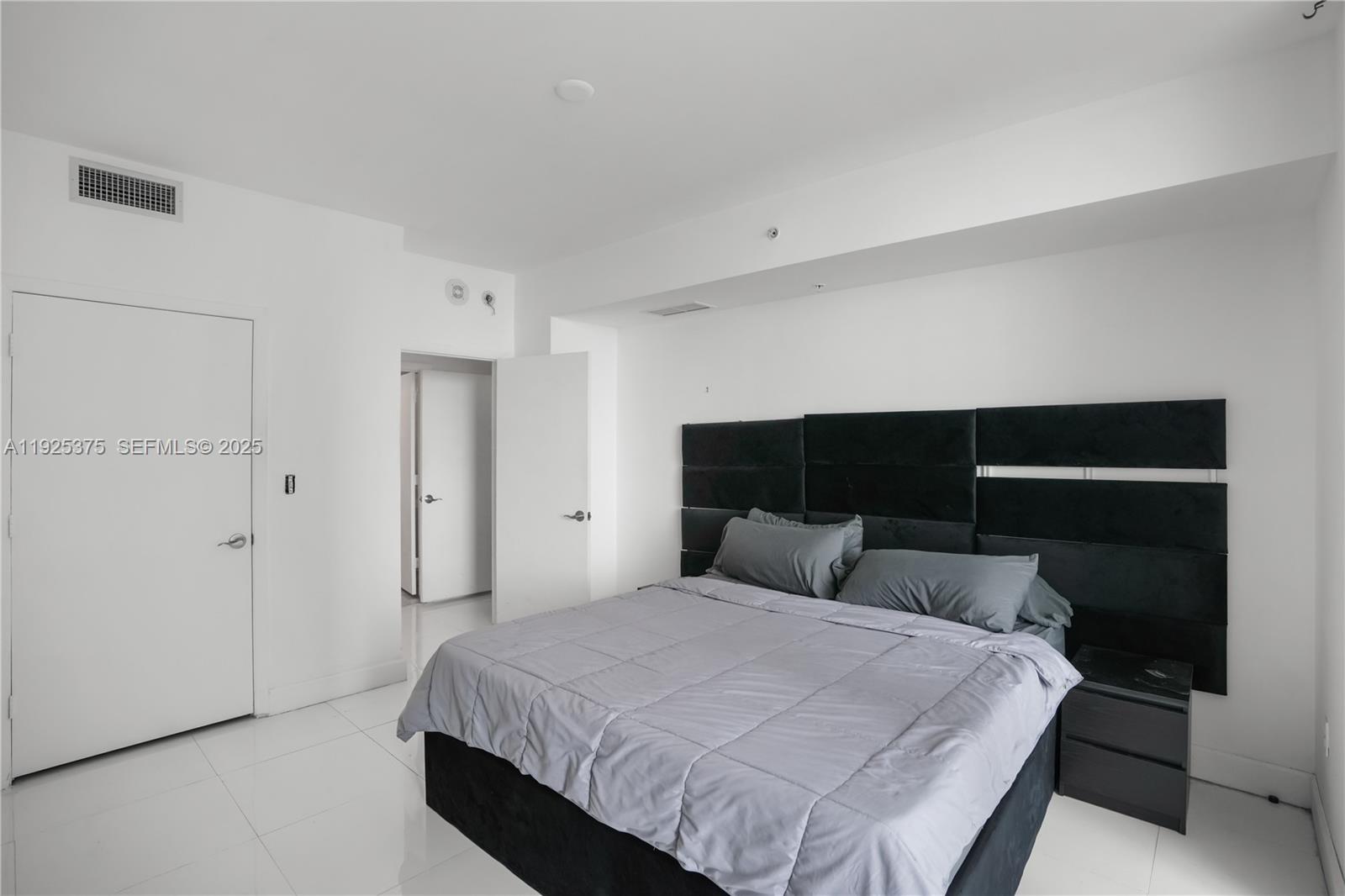 244 Biscayne Blvd #2306 Miami, FL 33132