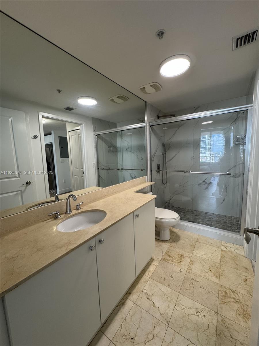 170 SE 14th St #1906 Miami, FL 33131