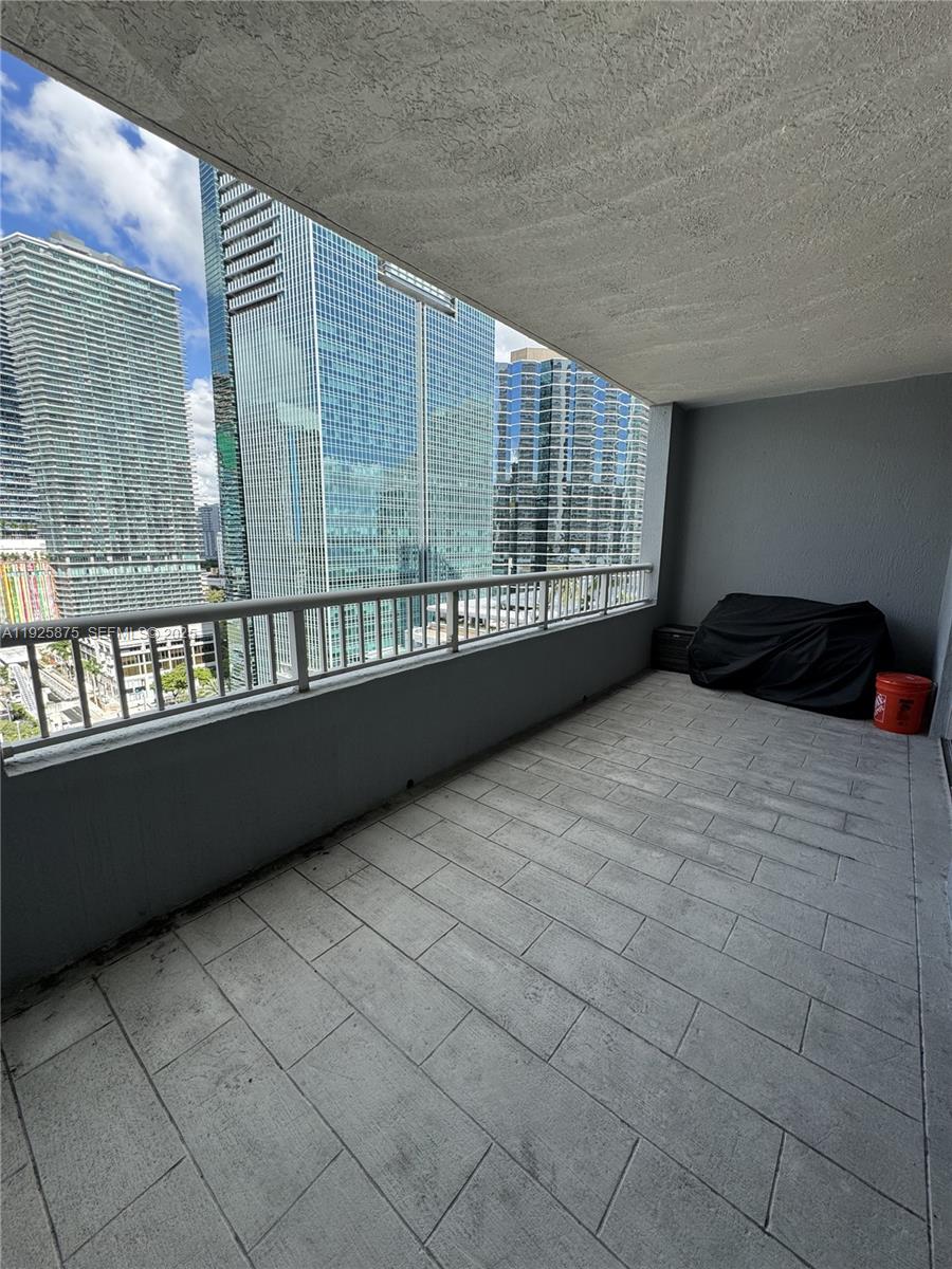 170 SE 14th St #1906 Miami, FL 33131