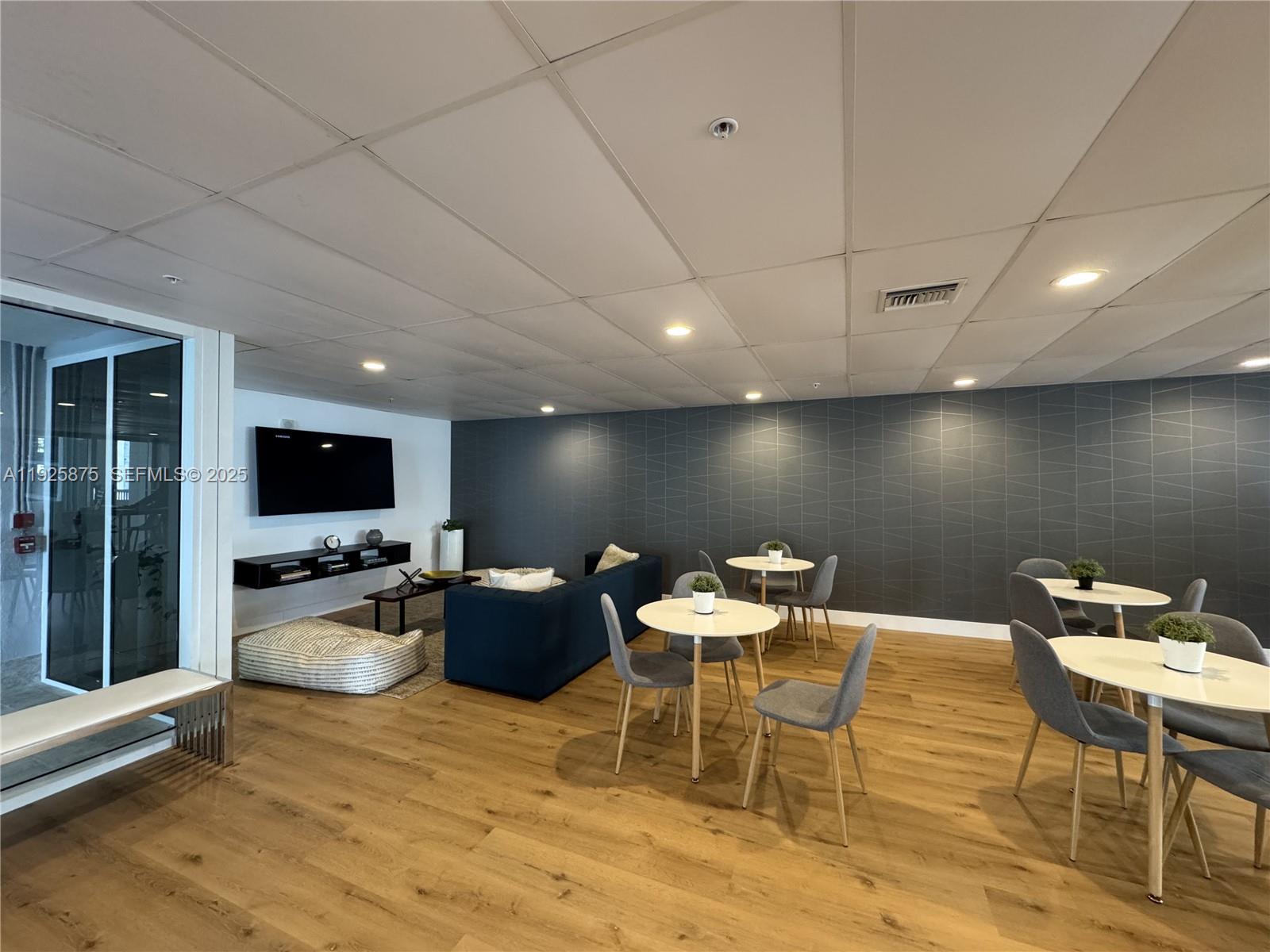 170 SE 14th St #1906 Miami, FL 33131