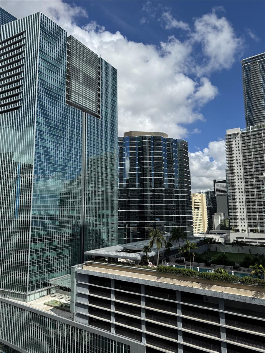 170 SE 14th St #1906 Miami, FL 33131