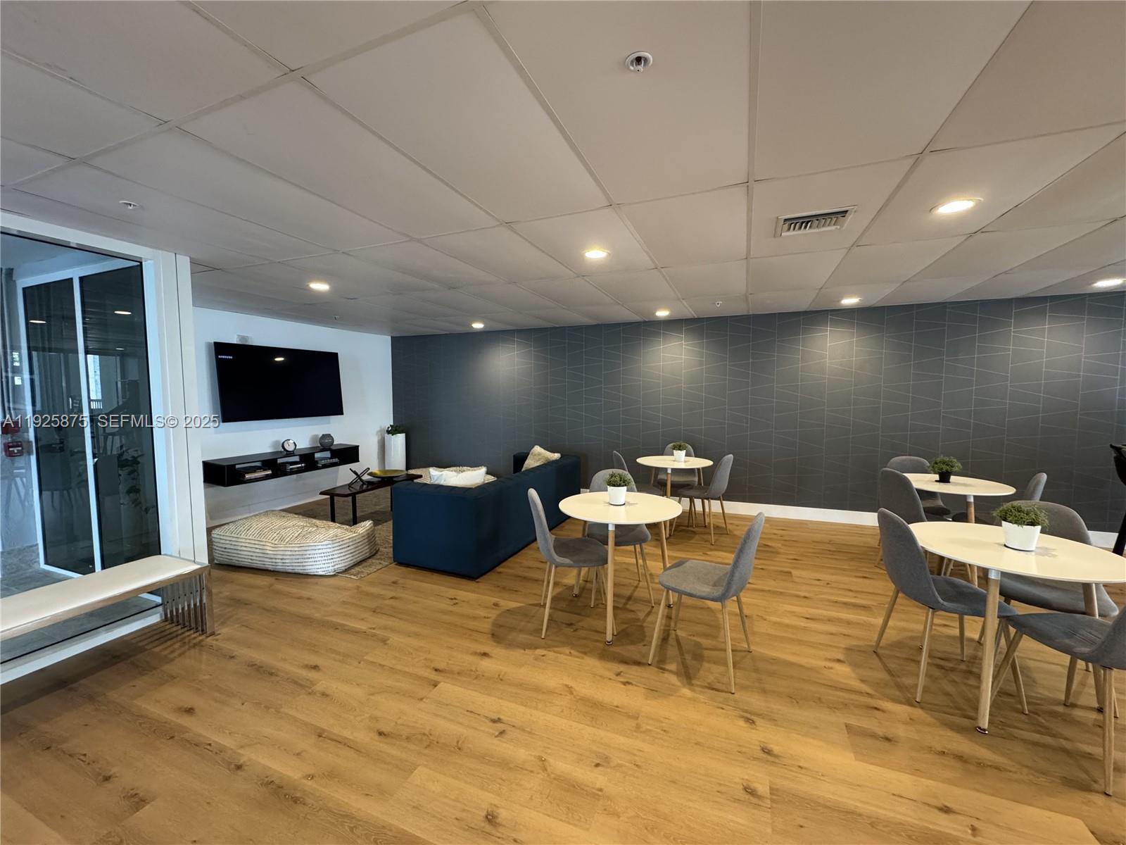 170 SE 14th St #1906 Miami, FL 33131