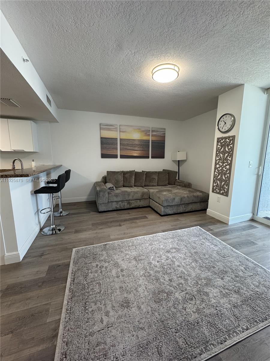 170 SE 14th St #1906 Miami, FL 33131